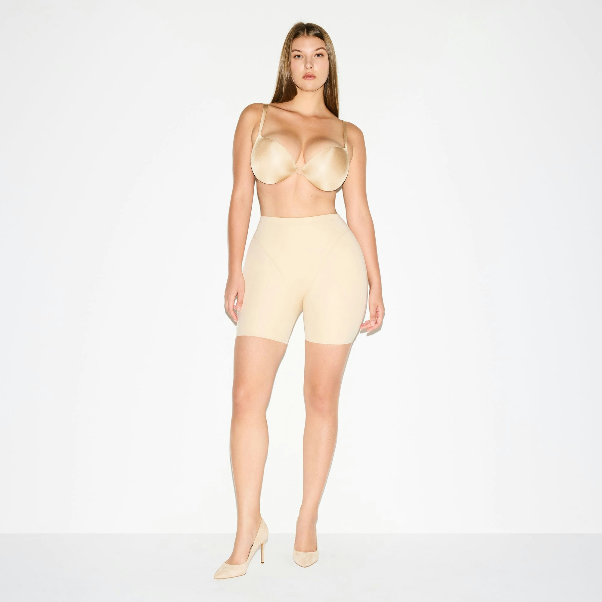 SKIMS BODY BUTT AND HIP ENHANCING MID THIGH SHORT | SAND ON A MODEL FRONT VIEW @ | FOCUS: 0.0, 1.0, 0.9