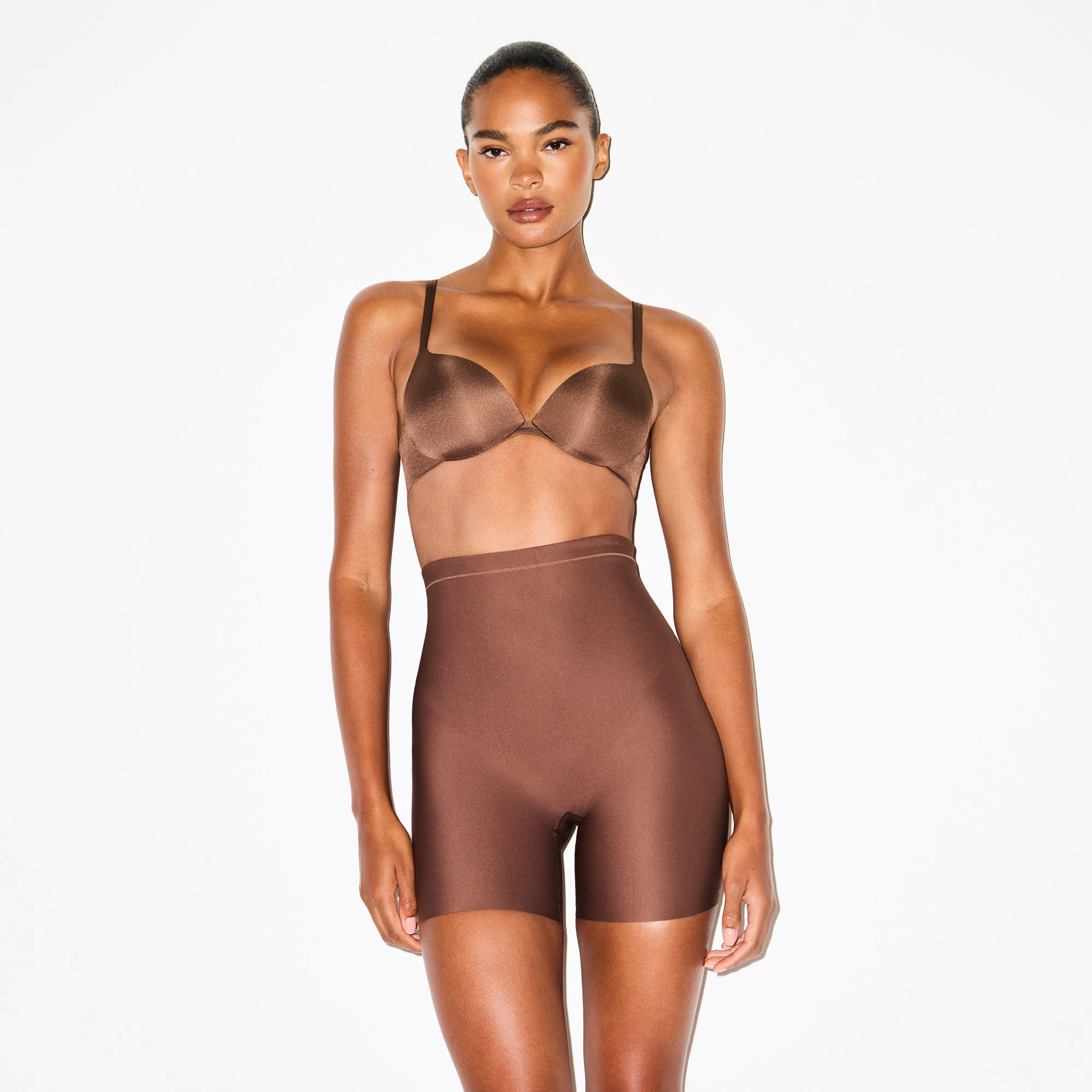 SKIMS BODY CORE SCULPT LOW BACK SHORT | JASPER ON A MODEL SIDE VIEW @ | FOCUS: 0.0, 1.0, 0.9