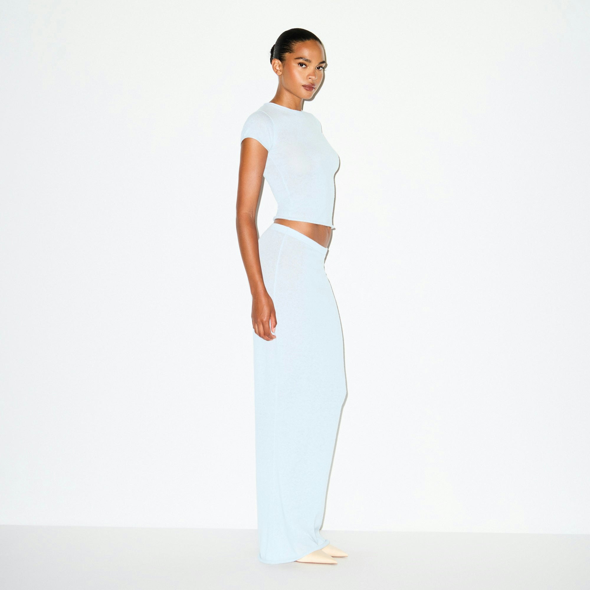 FEATHERWEIGHT CASHMERE LONG SKIRT | PEARL ON A MODEL SIDE VIEW @ | FOCUS: 0.0, 1.0, 0.9