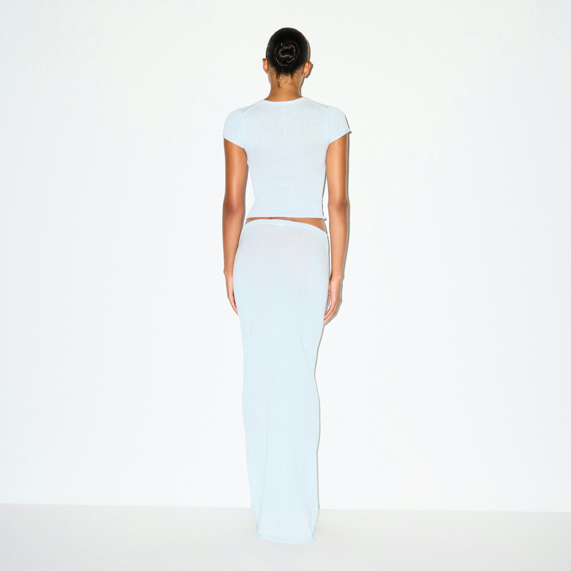 FEATHERWEIGHT CASHMERE LONG SKIRT | PEARL ON A MODEL SIDE VIEW @ | FOCUS: 0.0, 1.0, 0.9