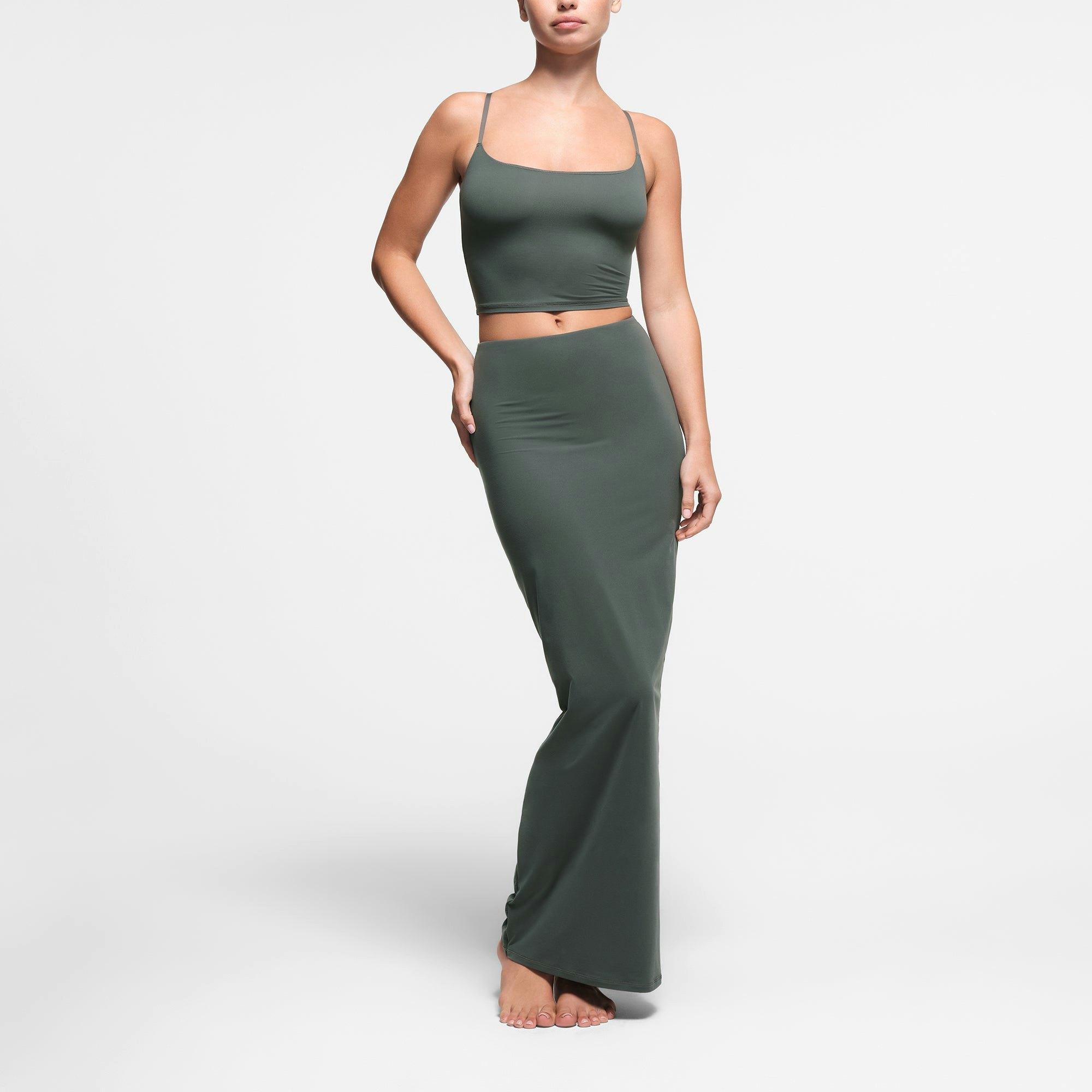 FITS EVERYBODY LONG SKIRT | DEEP SEA ON A MODEL FRONT VIEW