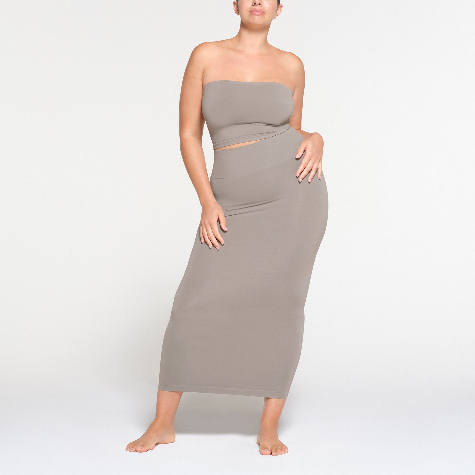 SOFT SMOOTHING SEAMLESS LONG TUBE SKIRT SMOKE XXS