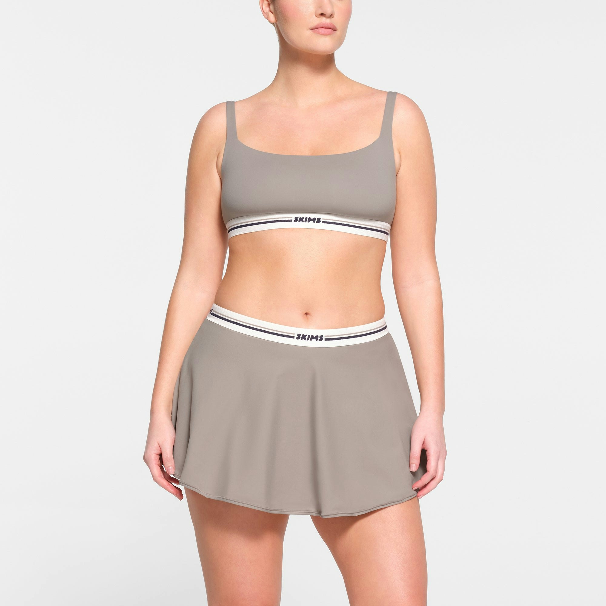 FITS EVERYBODY LOGO SKORT | SMOKE ON A MODEL FRONT VIEW