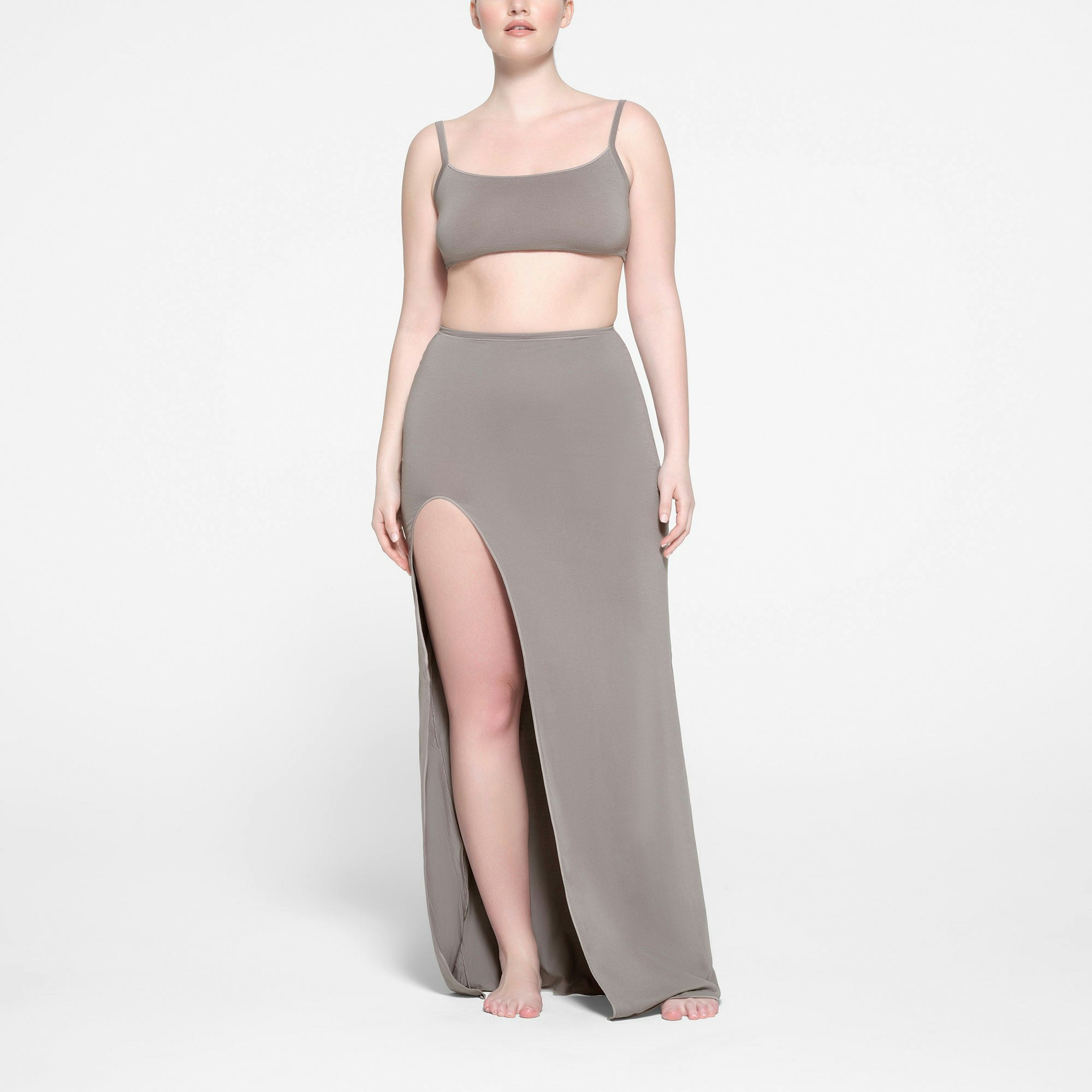 SEAMLESS MODAL SLIT LONG SKIRT | SMOKE ON A MODEL FRONT VIEW