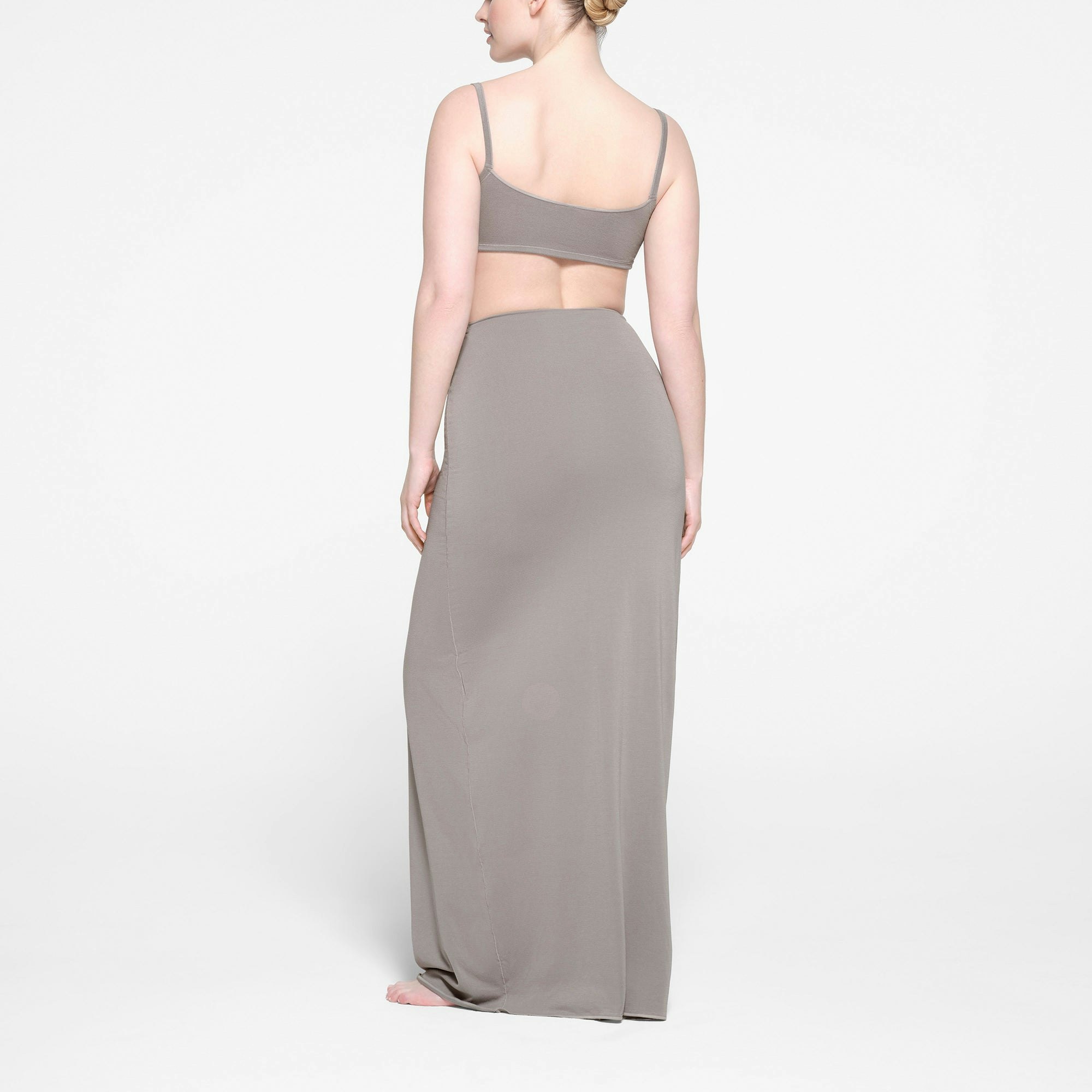 SEAMLESS MODAL SLIT LONG SKIRT | SMOKE ON A MODEL BACK VIEW
