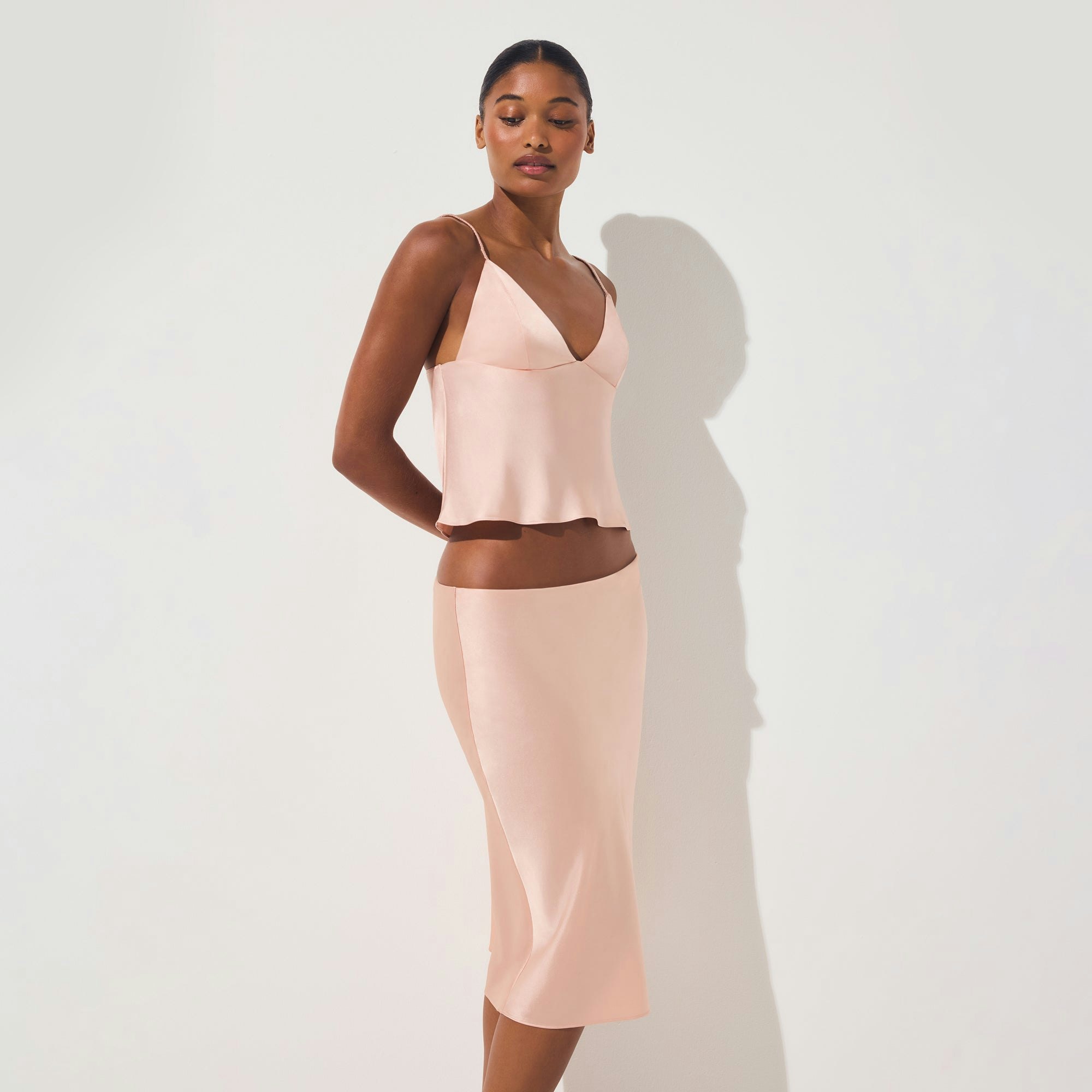 SILK MIDI SKIRT | VILLA ON A MODEL SIDE VIEW | FOCUS: 0.0, 1.0, 0.9