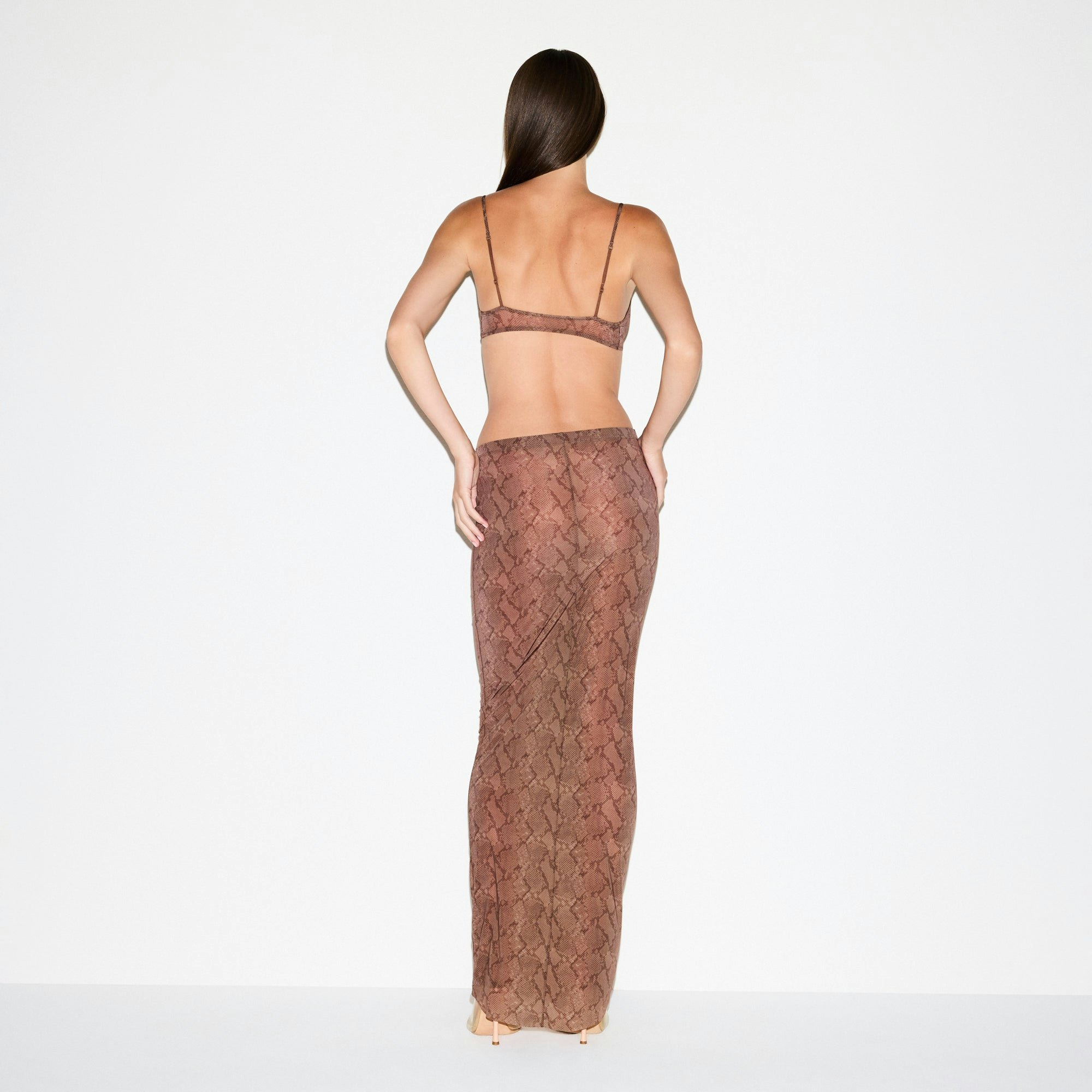 MILKY SHEER LONG SKIRT | JASPER SNAKE PRINT ON A MODEL SIDE VIEW @ | FOCUS: 0.0, 1.0, 0.9