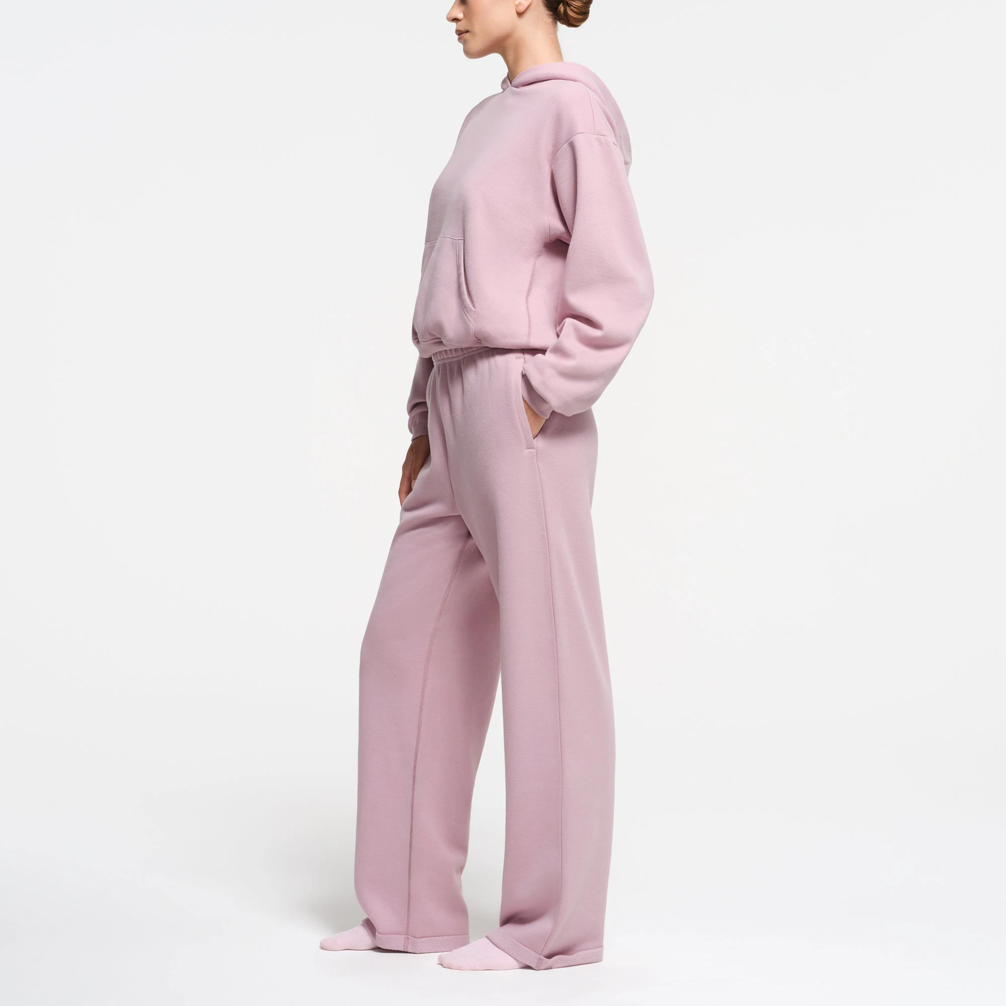 COTTON FLEECE CLASSIC STRAIGHT LEG PANT | DUSK ON A MODEL SIDE VIEW