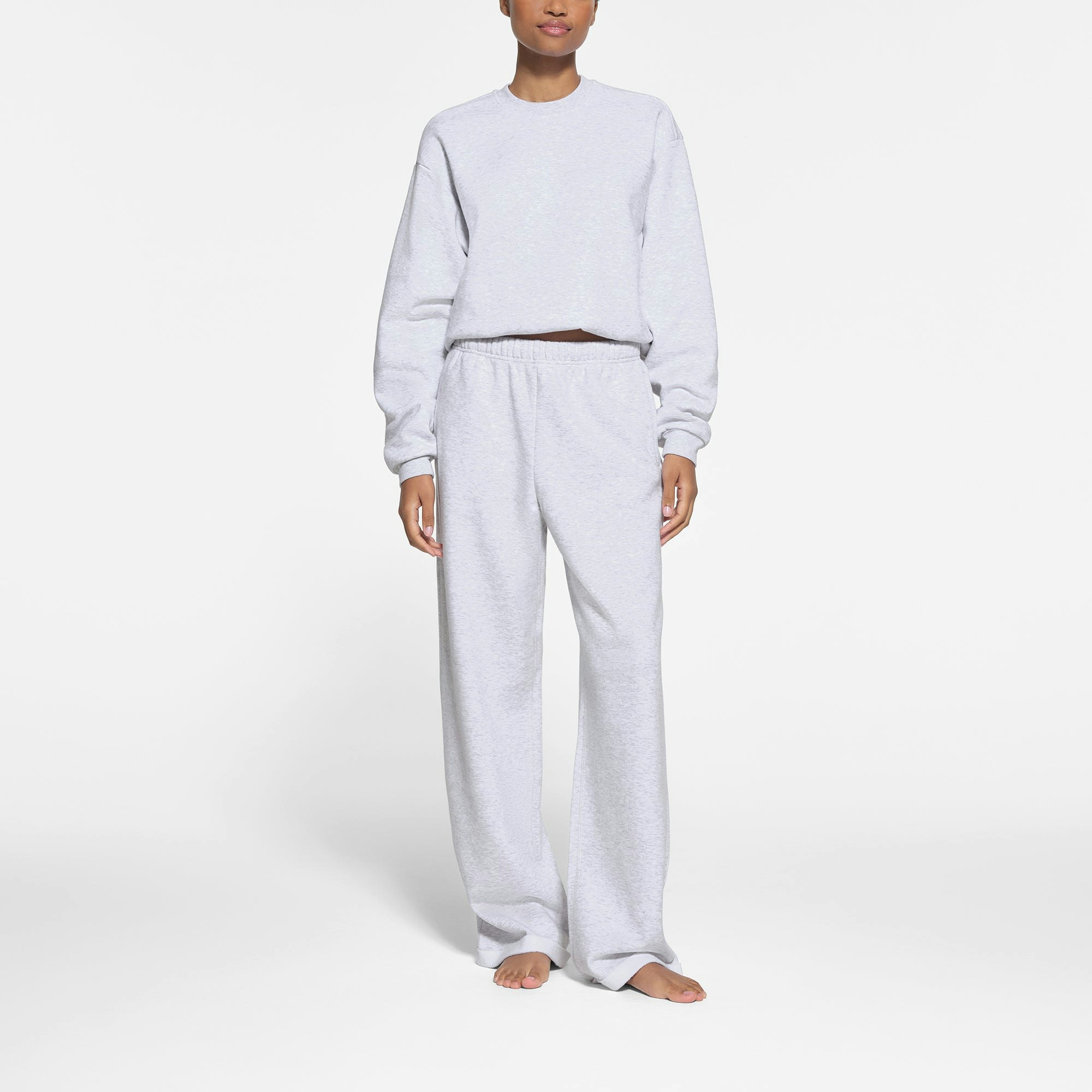 COTTON FLEECE CLASSIC STRAIGHT LEG PANT | LIGHT HEATHER GREY ON A MODEL FRONT VIEW
