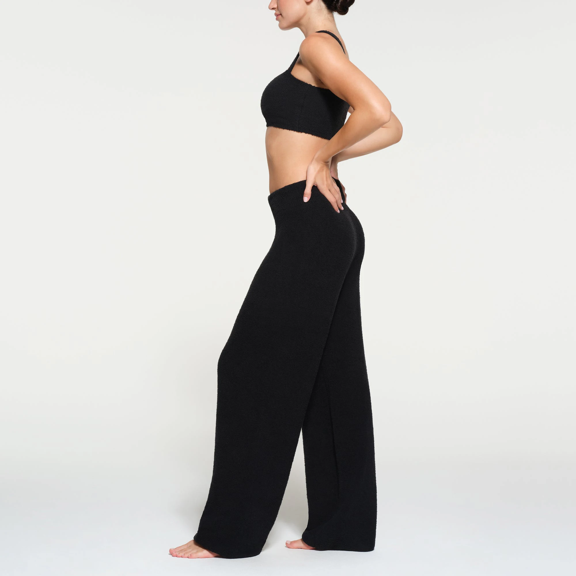COZY KNIT STRAIGHT LEG PANT | ONYX ON A MODEL SIDE VIEW