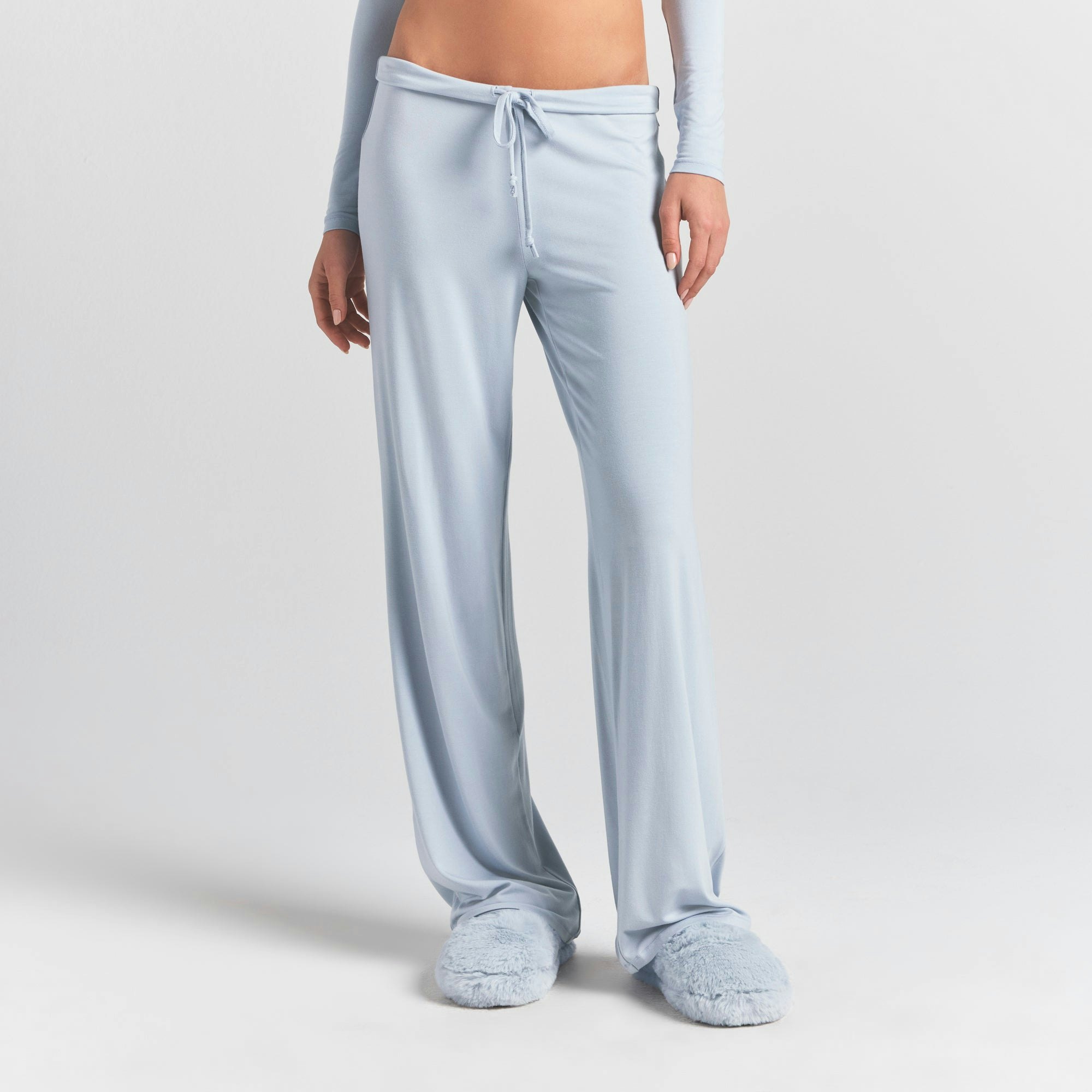 SKIMS SLEEP STRAIGHT LEG PANT | ZEN BLUE ON A MODEL FRONT VIEW @ | FOCUS: 0.0, 1.0, 0.9