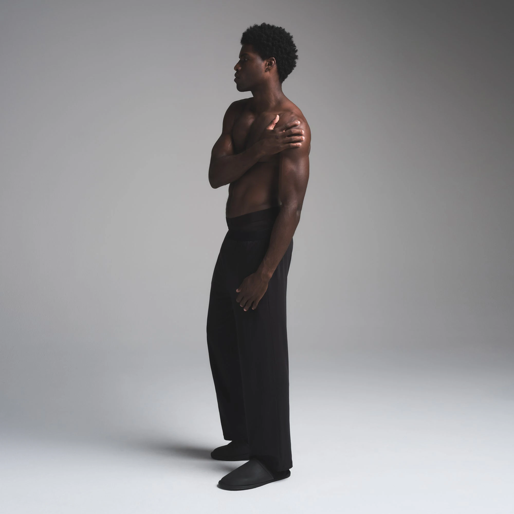 JERSEY SLEEP MENS STRAIGHT LEG PANT | OBSIDIAN (MENS PANTS) ON A MODEL FRONT VIEW