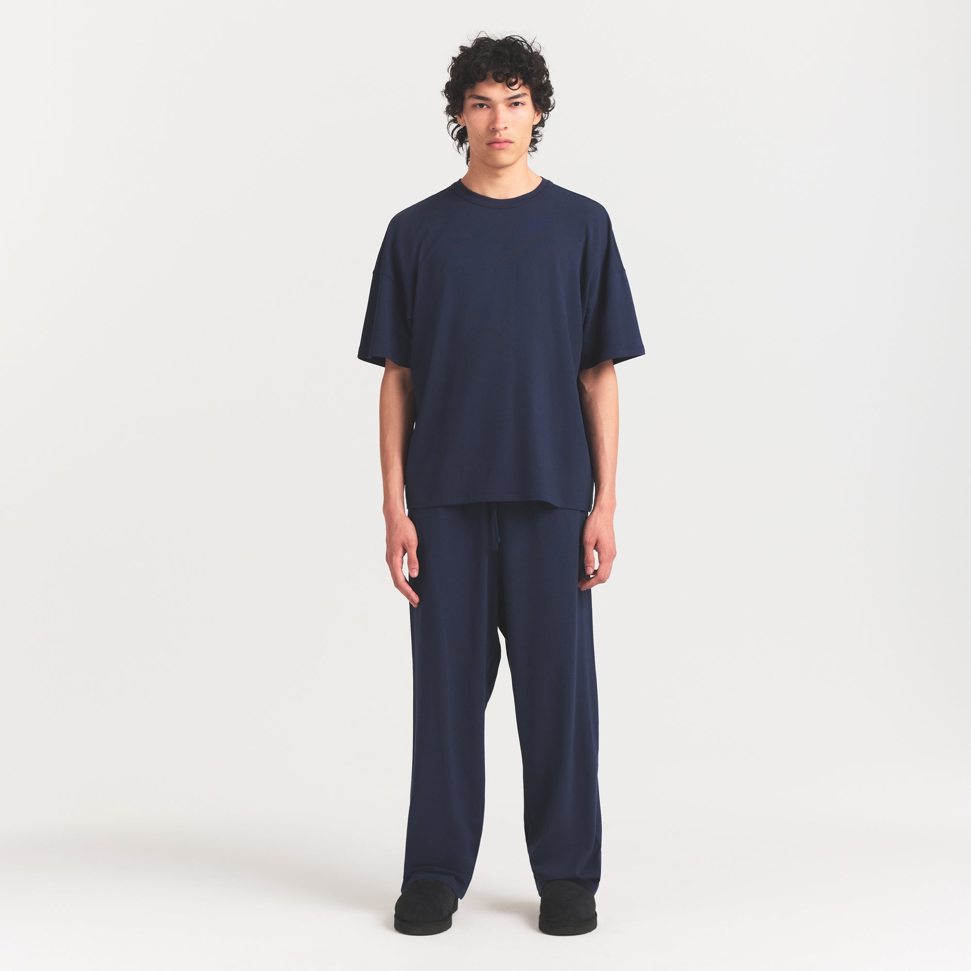 JERSEY LOUNGE MENS RELAXED STRAIGHT LEG PANT | NAVY ON A MODEL FRONT VIEW @ | FOCUS: 0.0, 1.0, 0.9