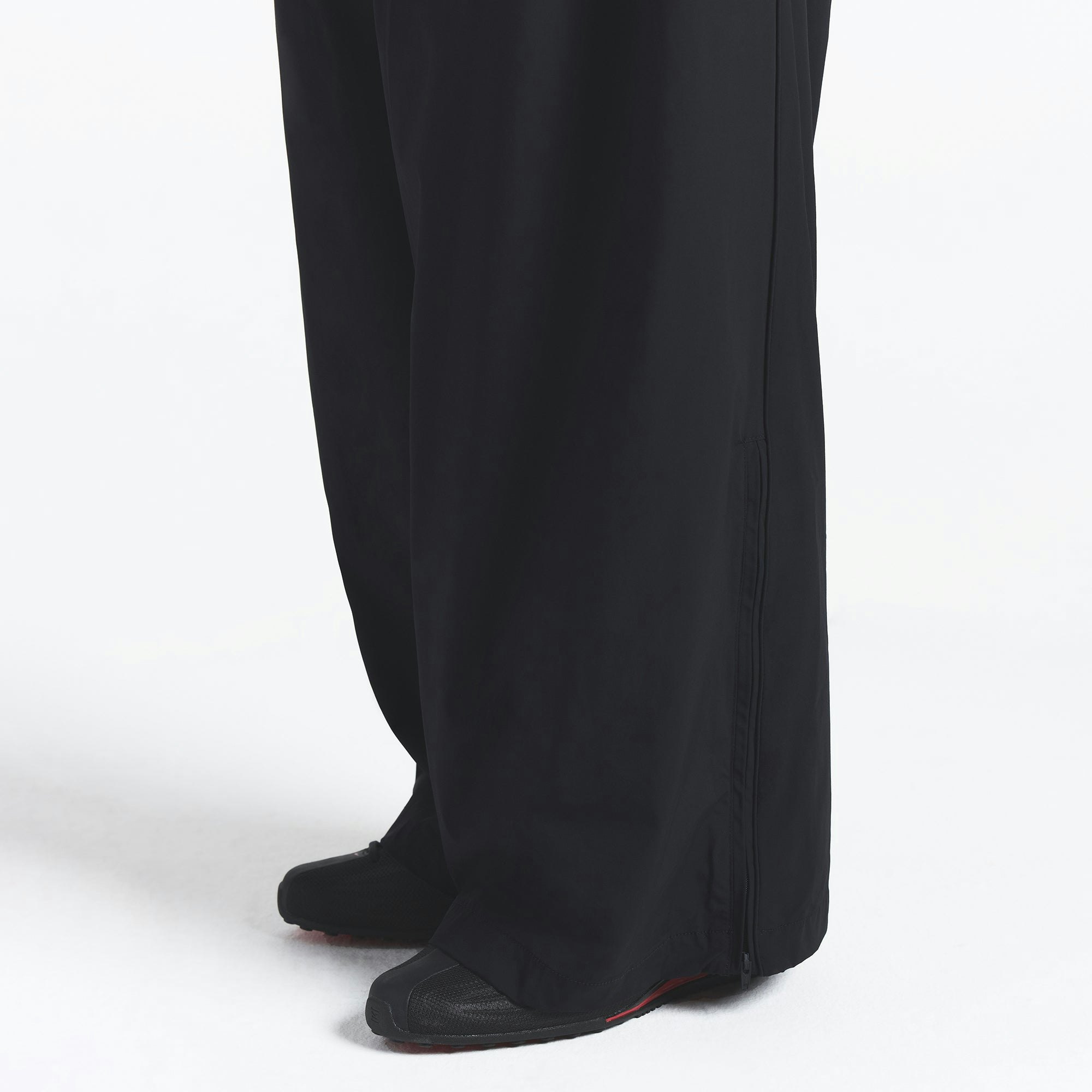 NikeSKIMS WOVEN NYLON OVERSIZED TRACK PANT | OBSIDIAN ON A MODEL SIDE VIEW @ | FOCUS: 0.0, 1.0, 0.9