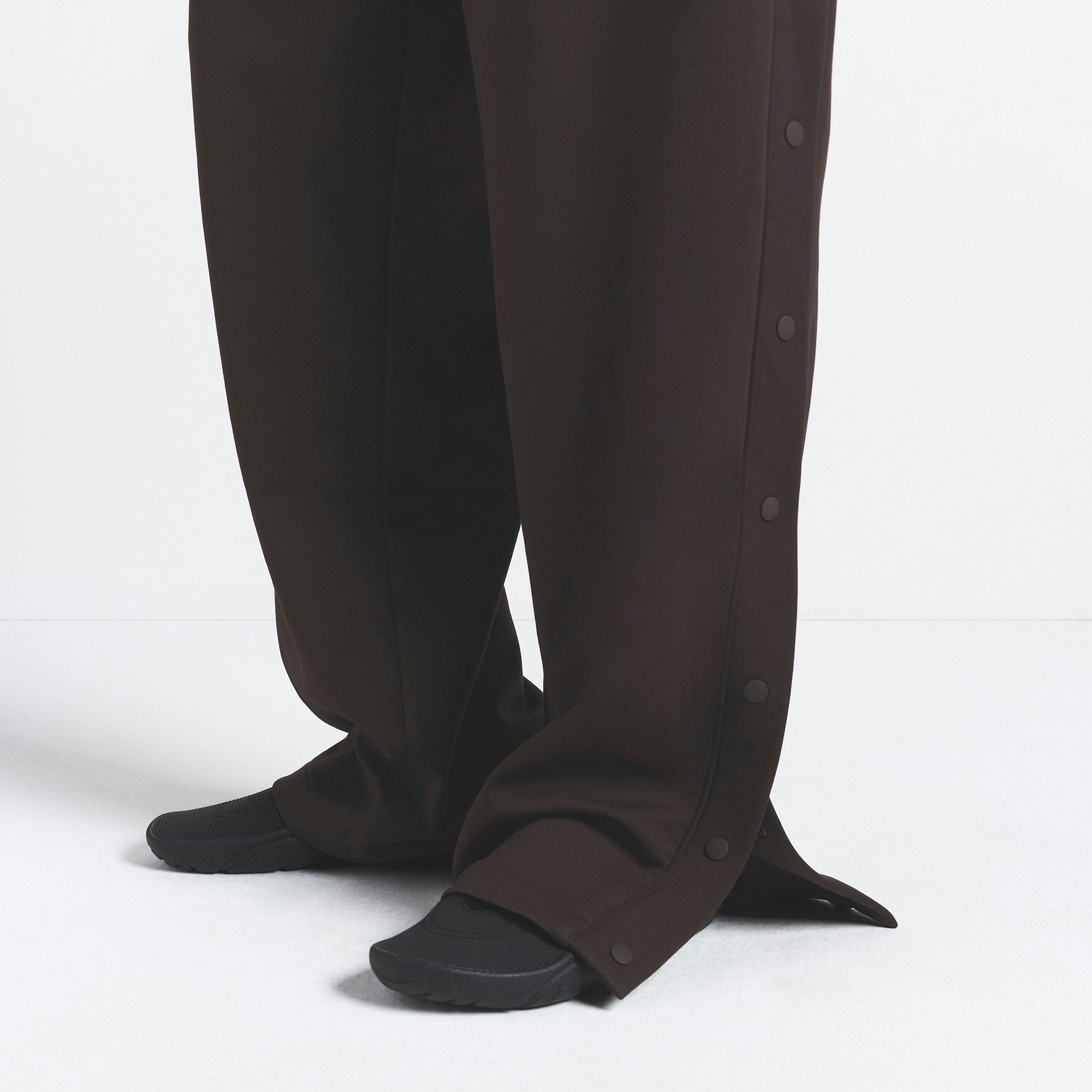 NikeSKIMS MATTE TRICOT SIDE SNAPS PANT | DARK ROAST ON A MODEL SIDE VIEW @ | FOCUS: 0.0, 1.0, 0.9