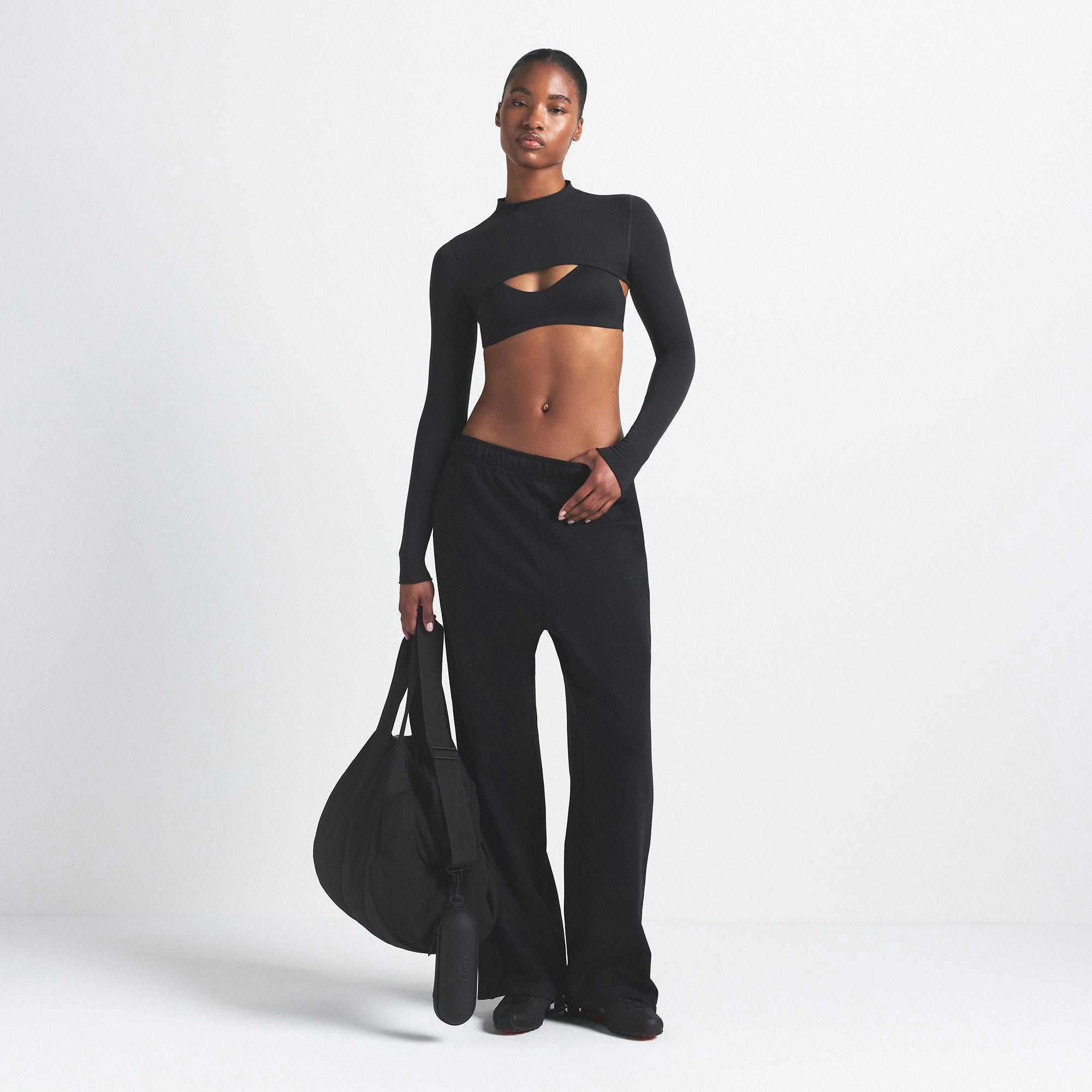 NikeSKIMS MATTE TRICOT SIDE SNAPS PANT | OBSIDIAN ON A MODEL FRONT VIEW @ | FOCUS: 0.9, 0.1, 0.7