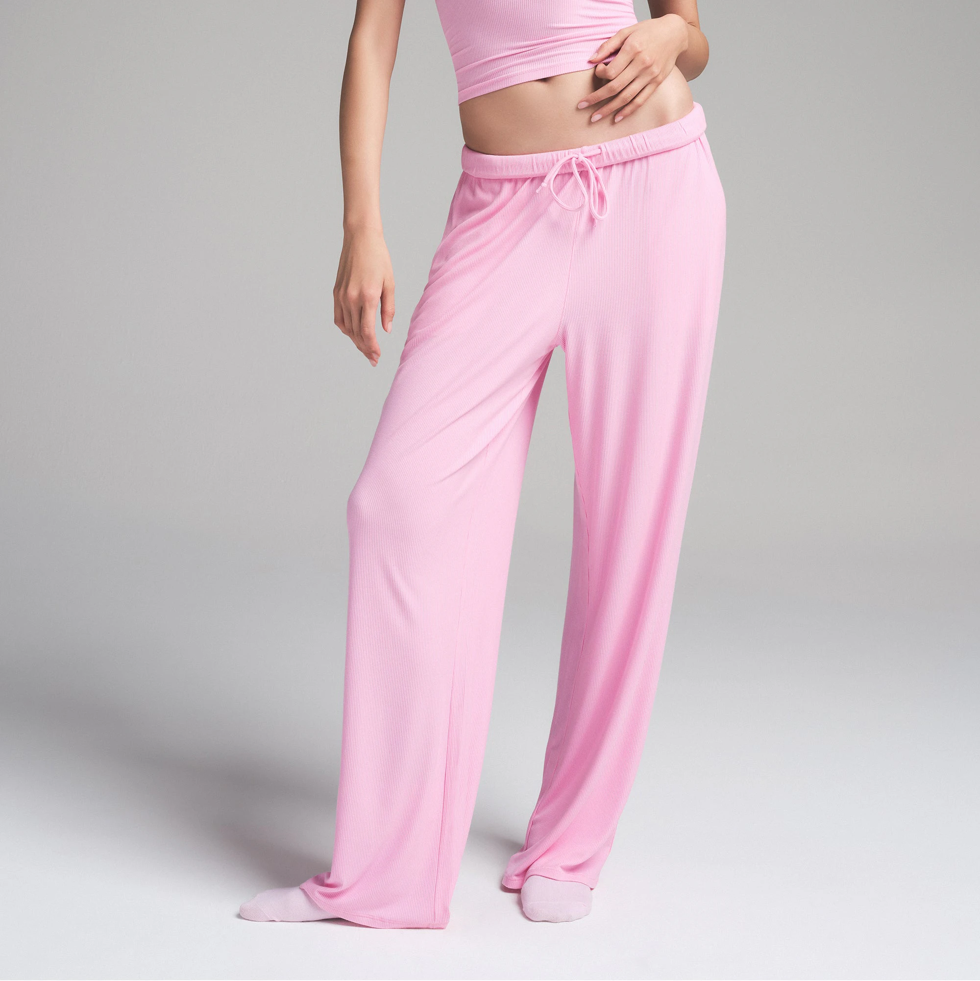 SOFT LOUNGE LOOSE PANT | BUBBLE GUM ON A MODEL SIDE VIEW | FOCUS: 0.0, 1.0, 0.9