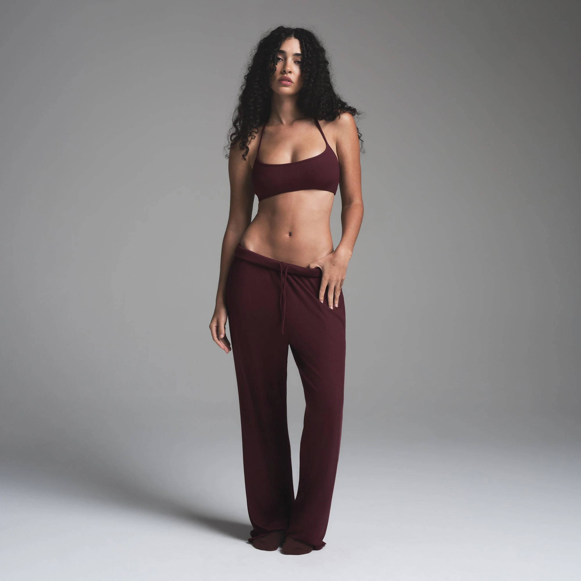 SOFT LOUNGE LOOSE PANT | BORDEAUX ON A MODEL FRONT VIEW | FOCUS: 0.0, 1.0, 0.9