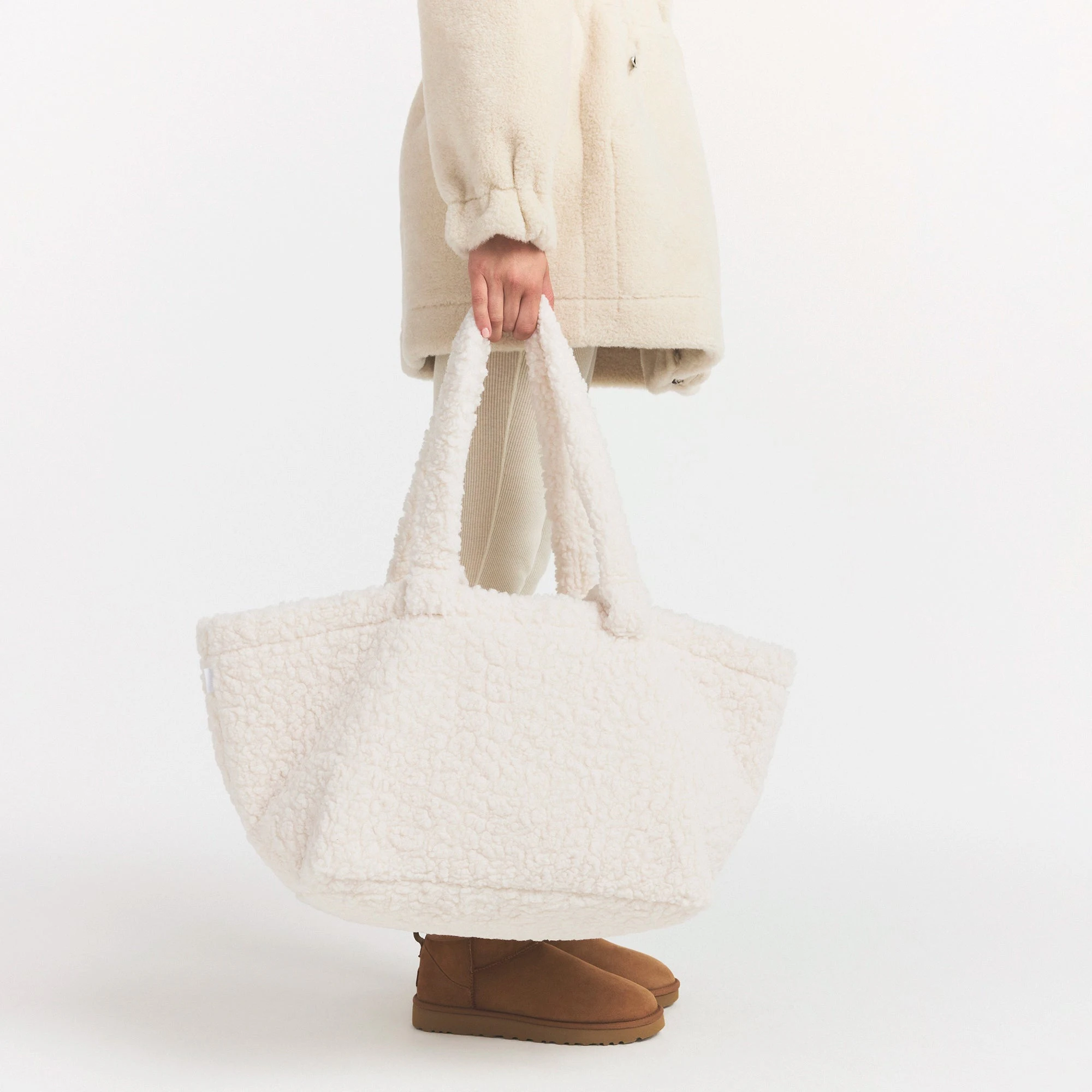 CURLY FAUX SHEARLING LARGE TOTE | IVORY ON A MODEL FRONT VIEW @ | FOCUS: 0.0, 1.0, 0.9