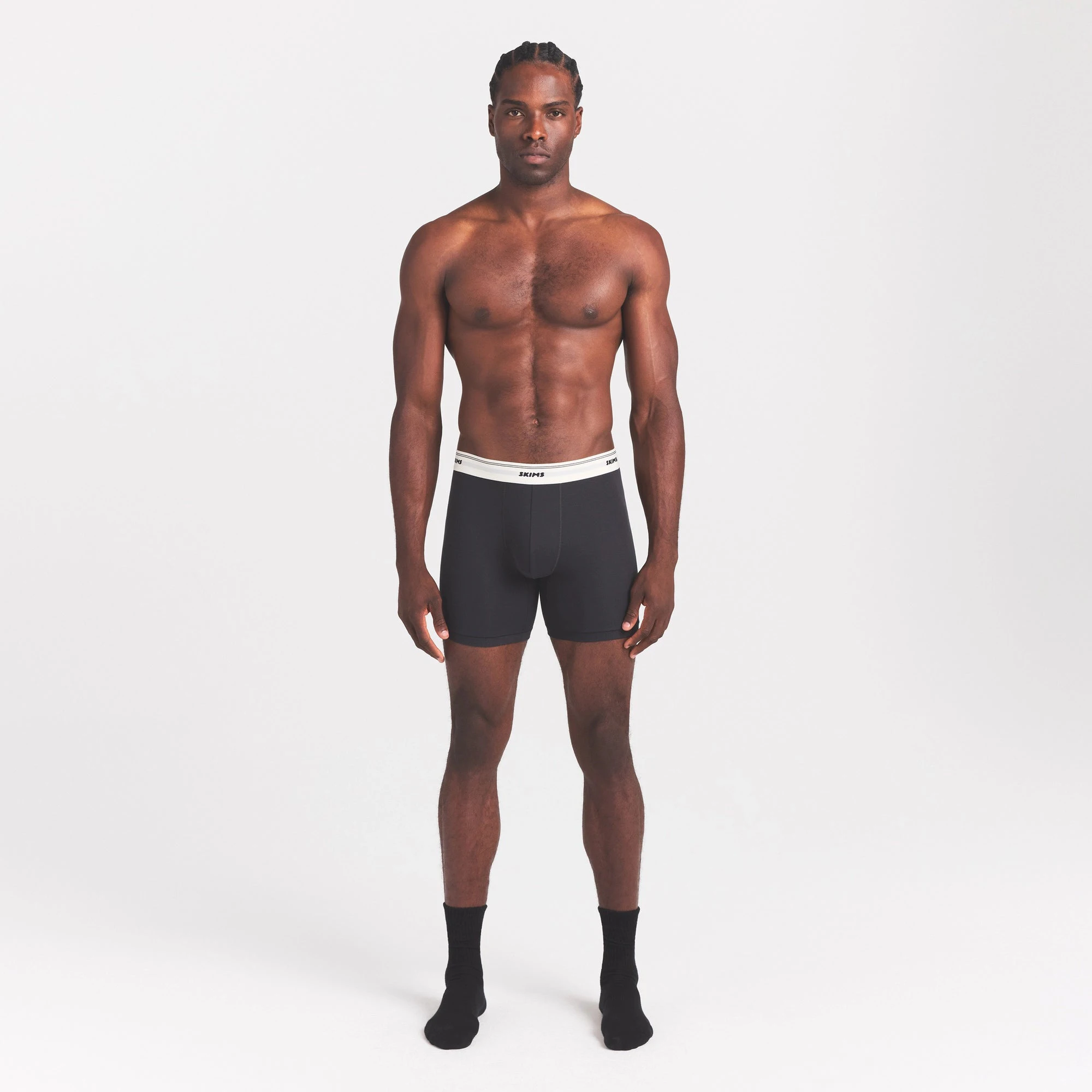 SKIMS COTTON RIB MENS 5" BOXER BRIEF | ONYX ON A MODEL FRONT VIEW @ | FOCUS: 0.0, 1.0, 0.9