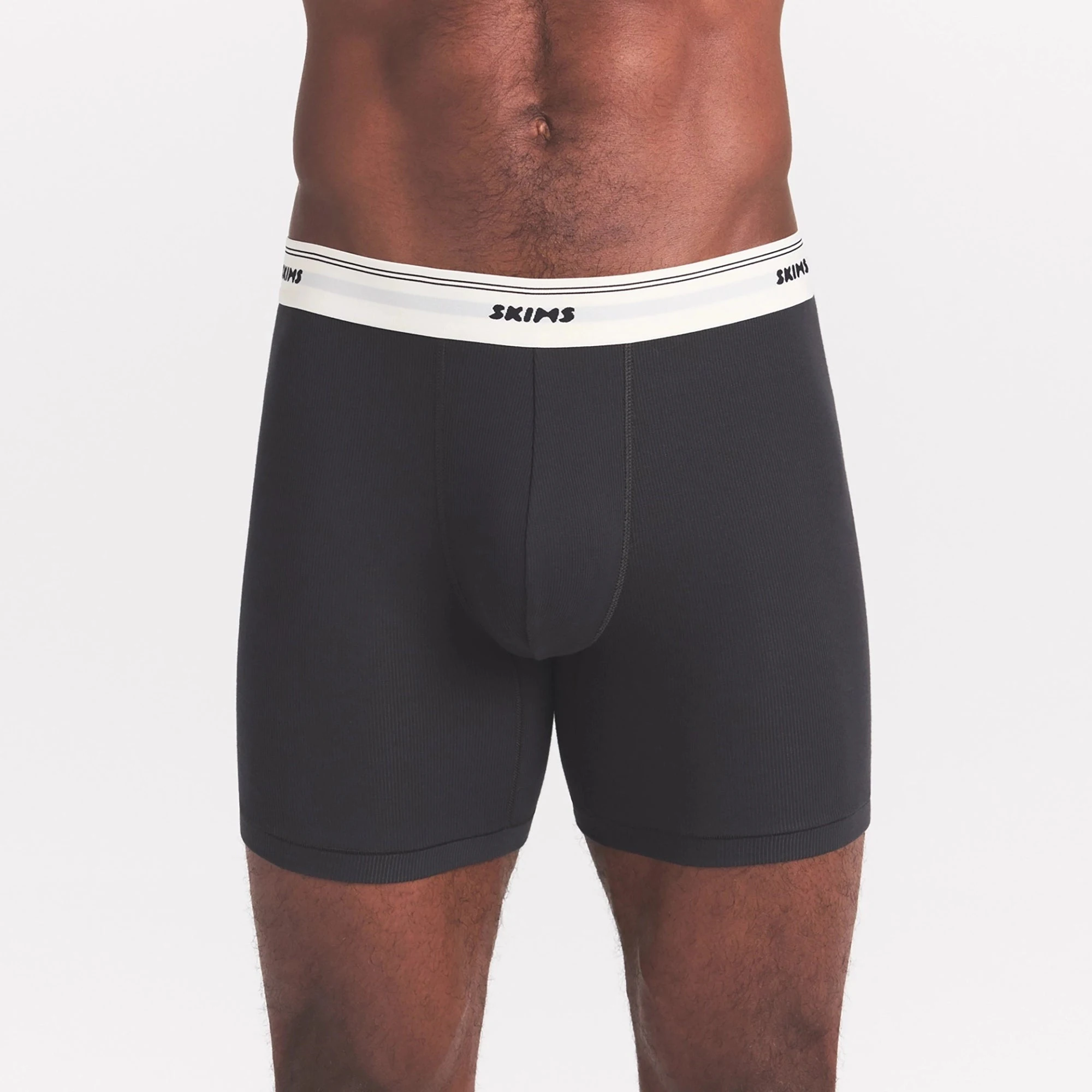 SKIMS COTTON RIB MENS 5" BOXER BRIEF | ONYX ON A MODEL SIDE VIEW @ | FOCUS: 0.0, 1.0, 0.9