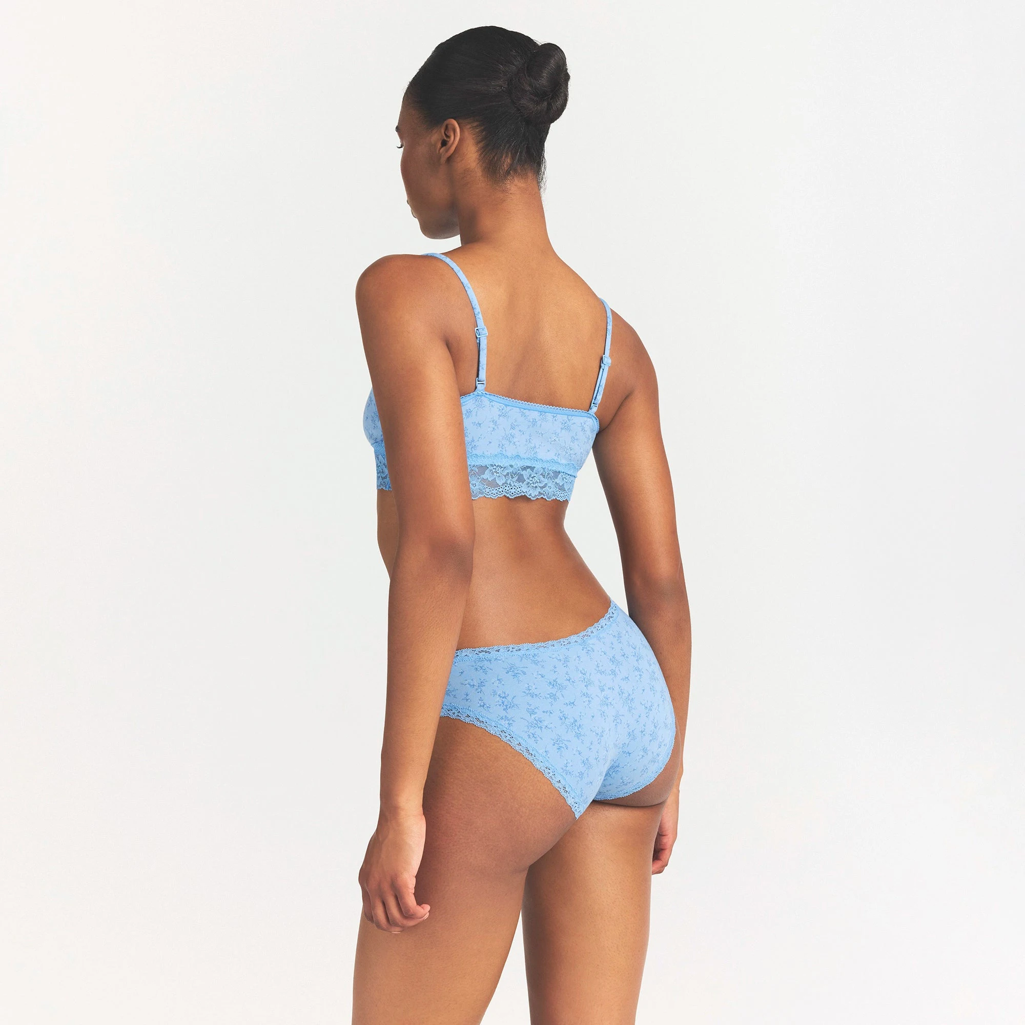 LIGHTWEIGHT COTTON LACE BRIEF | SURF DAINTY FLORAL PRINT ON A MODEL SIDE VIEW @ | FOCUS: 0.0, 1.0, 0.9