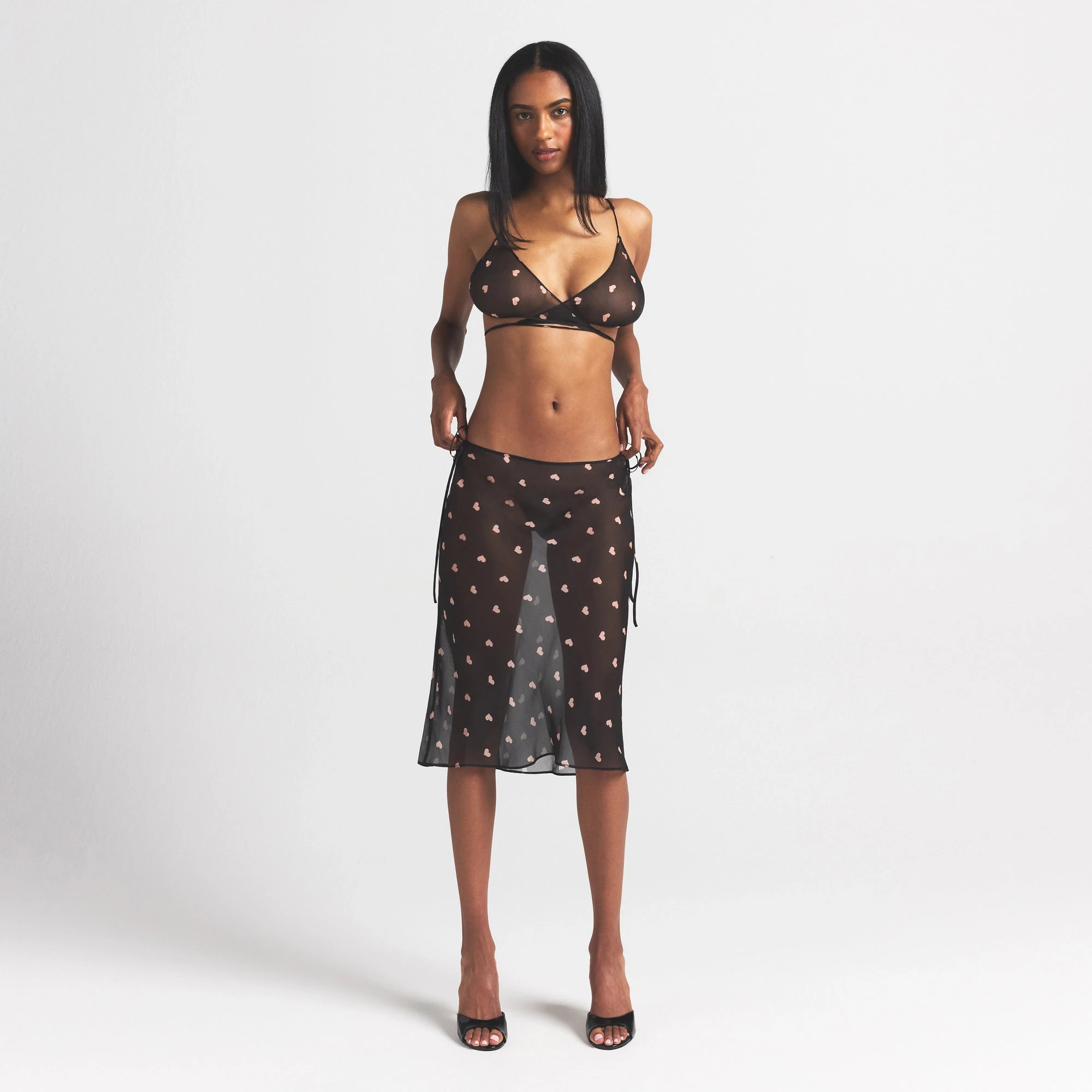 SKIMS ROMANCE SKIMPY WRAP BRALETTE | OBSIDIAN SPACED HEARTS ON A MODEL FRONT VIEW @ | FOCUS: 0.0, 1.0, 0.9