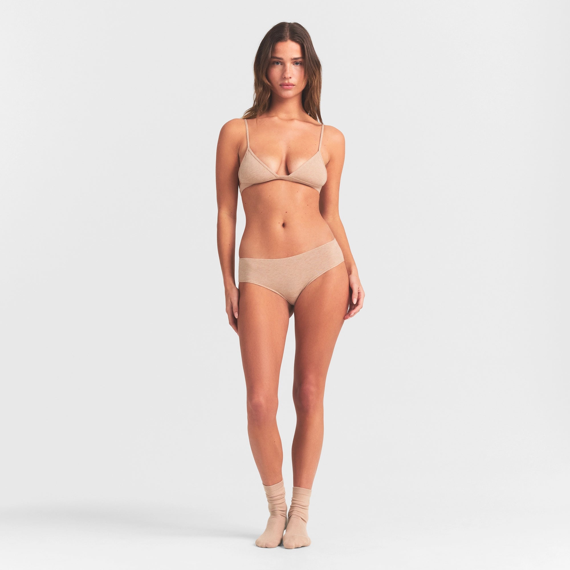 EVERYDAY COTTON TRIANGLE BRALETTE | CLAY HEATHER ON A MODEL FRONT  VIEW @ | FOCUS: 0.0, 1.0, 0.9