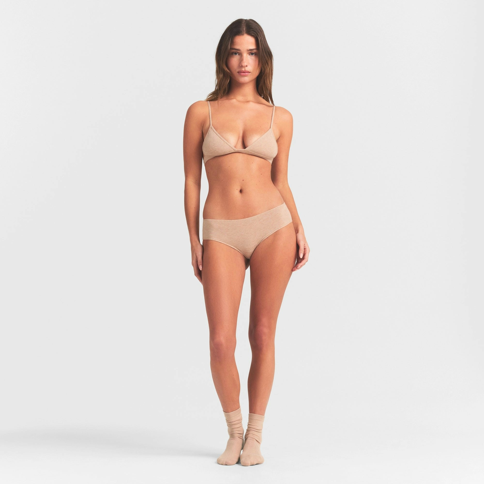 EVERYDAY COTTON TRIANGLE BRALETTE | CLAY HEATHER ON A MODEL FRONT VIEW @ | FOCUS: 0.0, 1.0, 0.9