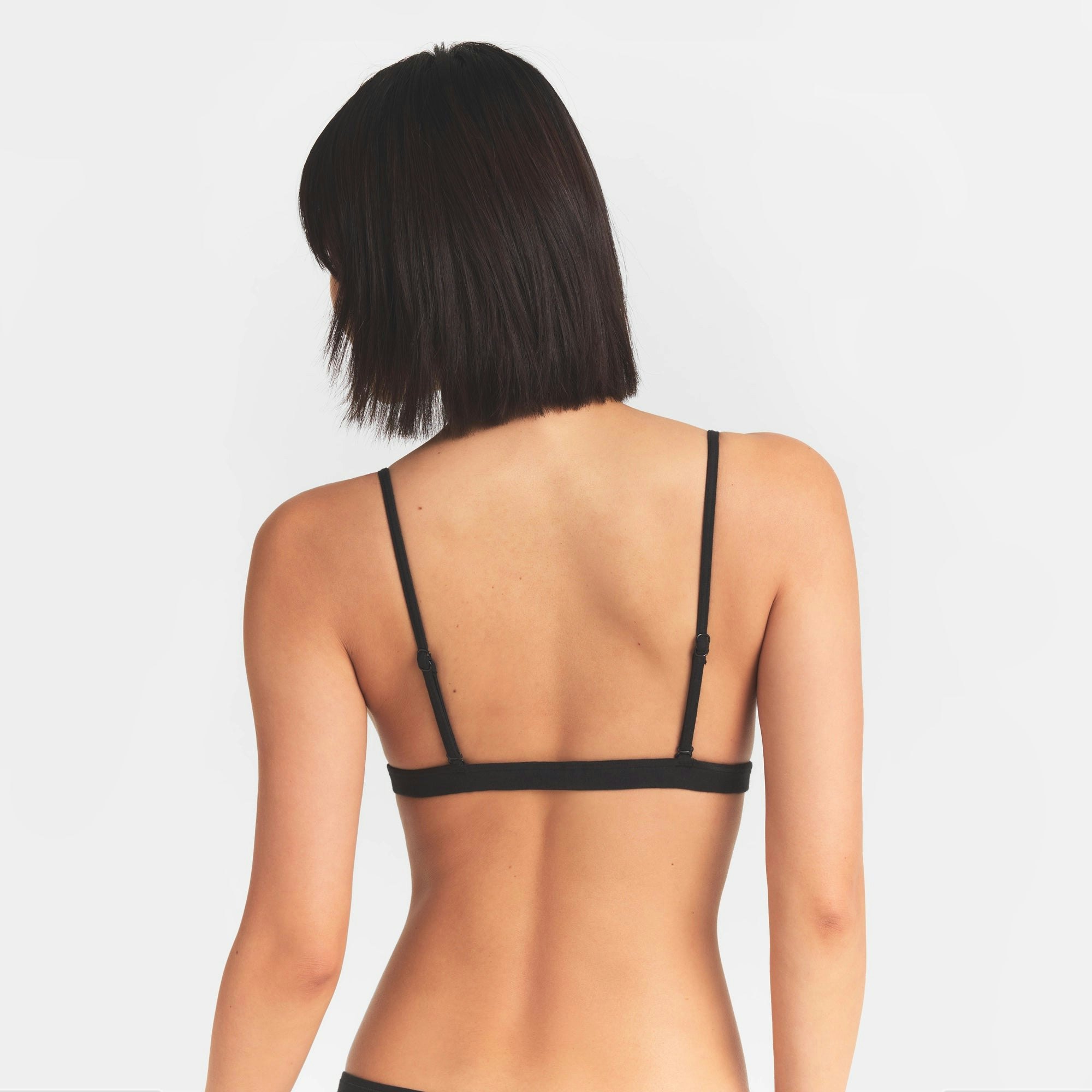EVERYDAY COTTON TRIANGLE BRALETTE | ONYX ON A MODEL SIDE VIEW @ | FOCUS: 0.0, 1.0, 0.9