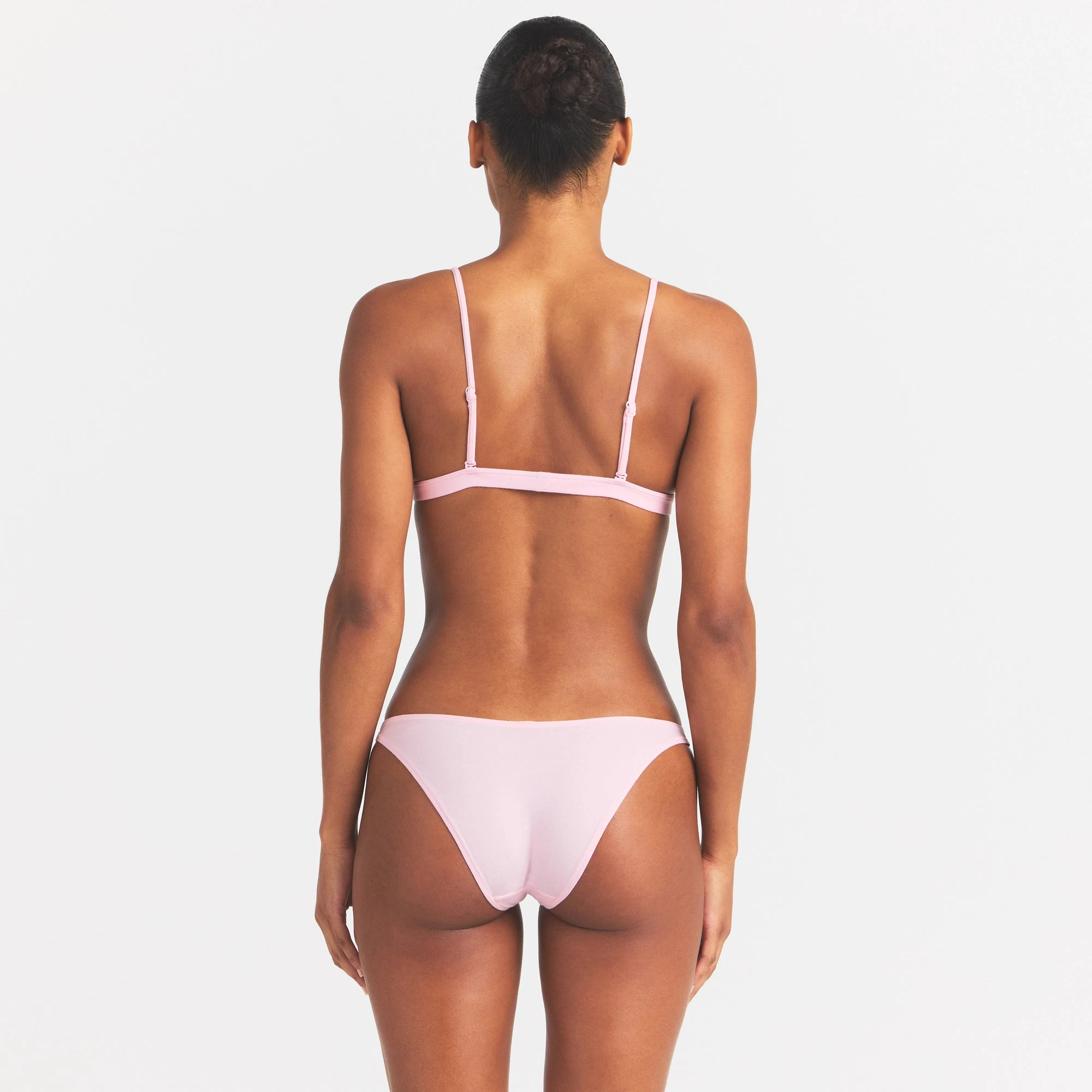 EVERYDAY COTTON TRIANGLE BRALETTE | PEONY ON A MODEL SIDE VIEW @ | FOCUS: 0.0, 1.0, 0.9