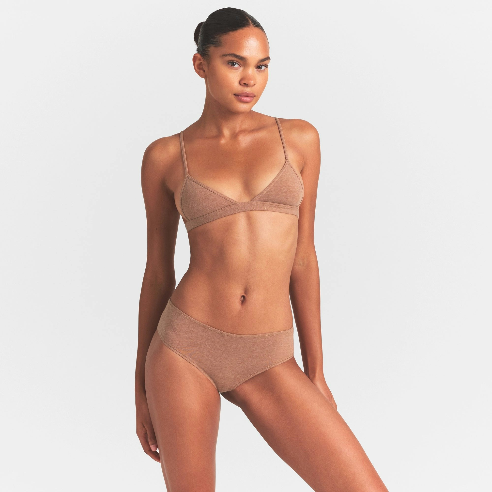 EVERYDAY COTTON TRIANGLE BRALETTE | SIENNA HEATHER ON A MODEL SIDE VIEW @ | FOCUS: 0.0, 1.0, 0.9
