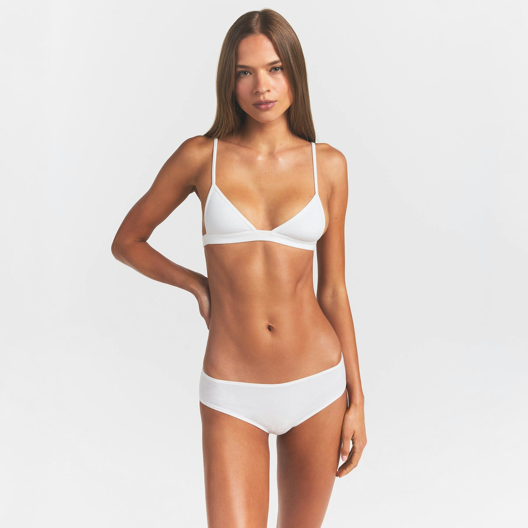 EVERYDAY COTTON TRIANGLE BRALETTE | SNOW ON A MODEL FRONT VIEW @ | FOCUS: 0.0, 1.0, 0.9
