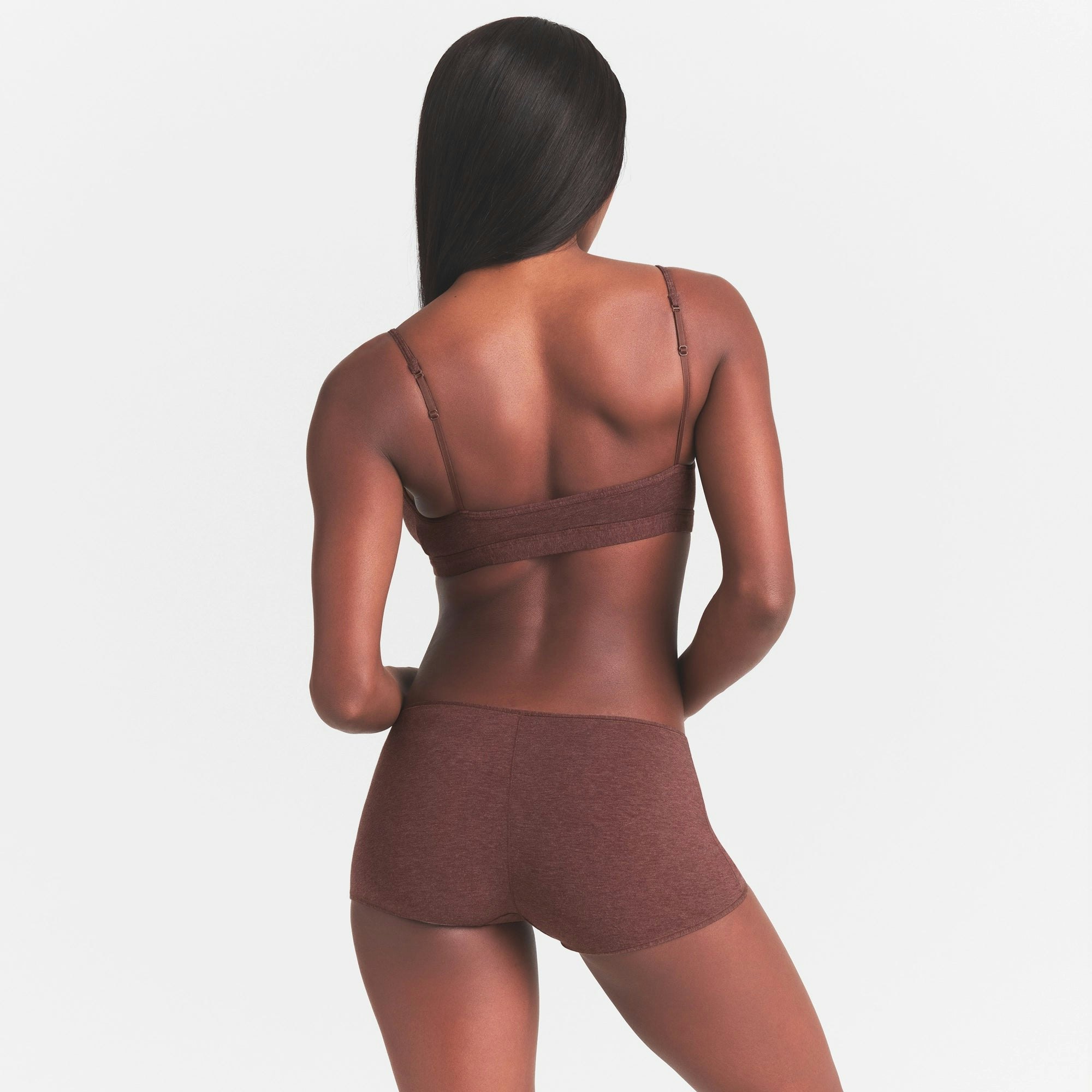 EVERYDAY COTTON SCOOP BRALETTE | COCOA HEATHER ON A MODEL SIDE VIEW @ | FOCUS: 0.0, 1.0, 0.9