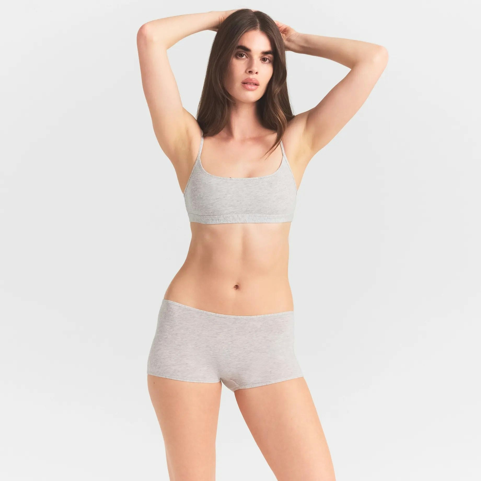 EVERYDAY COTTON SCOOP BRALETTE | LIGHT HEATHER GREY ON A MODEL SIDE VIEW @ | FOCUS: 0.0, 1.0, 0.9