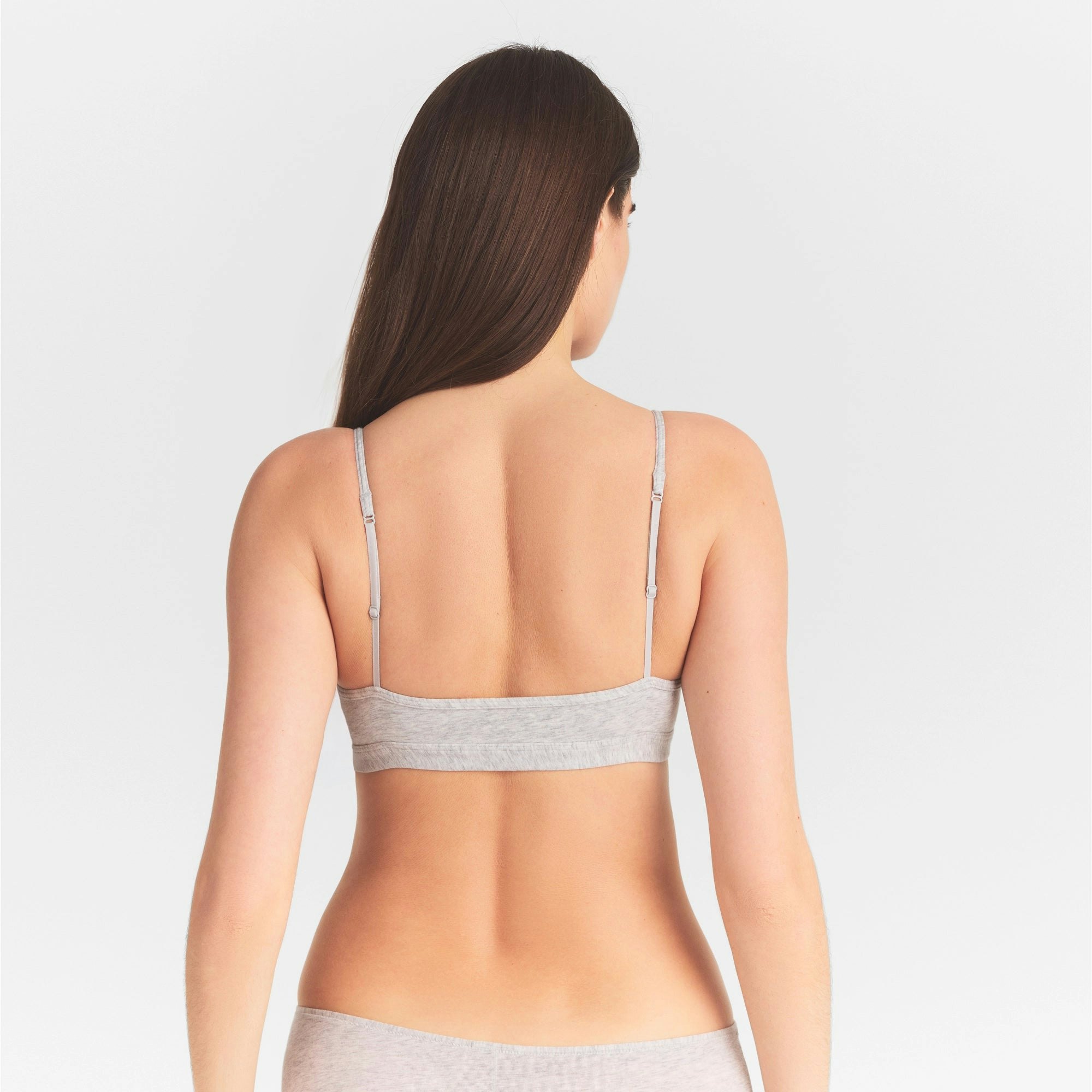 EVERYDAY COTTON SCOOP BRALETTE | LIGHT HEATHER GREY ON A MODEL SIDE  VIEW @ | FOCUS: 0.0, 1.0, 0.9