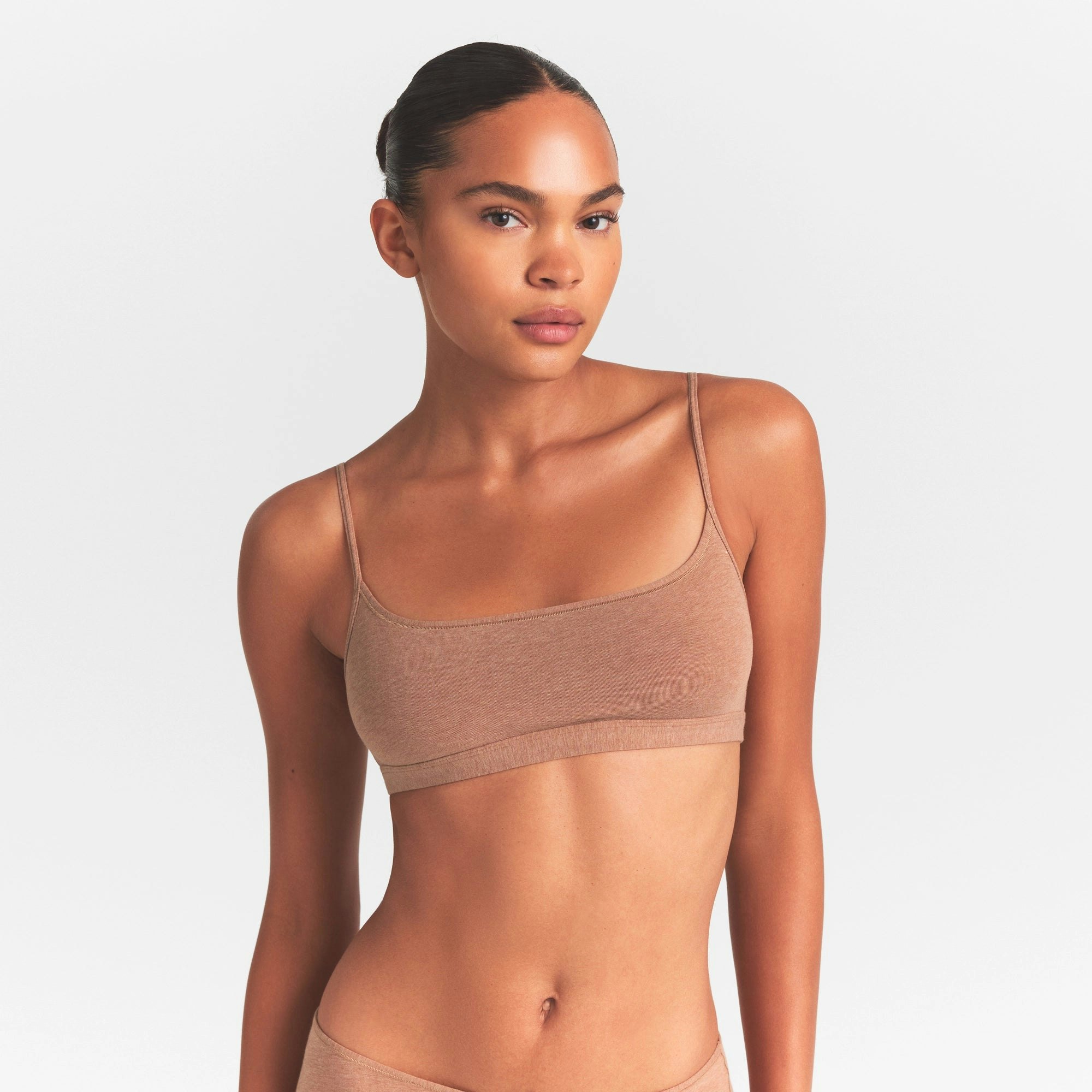 EVERYDAY COTTON SCOOP BRALETTE | SIENNA HEATHER ON A MODEL SIDE VIEW @ | FOCUS: 0.0, 1.0, 0.9