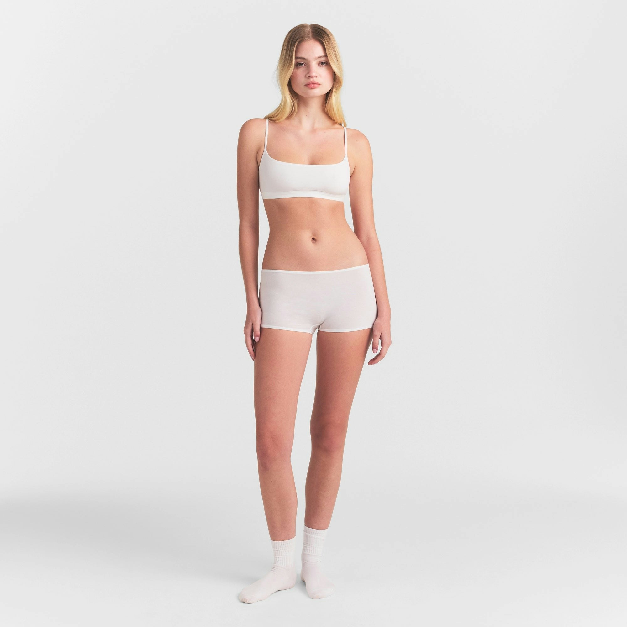 EVERYDAY COTTON SCOOP BRALETTE | SNOW ON A MODEL FRONT VIEW @ | FOCUS: 0.0, 1.0, 0.9