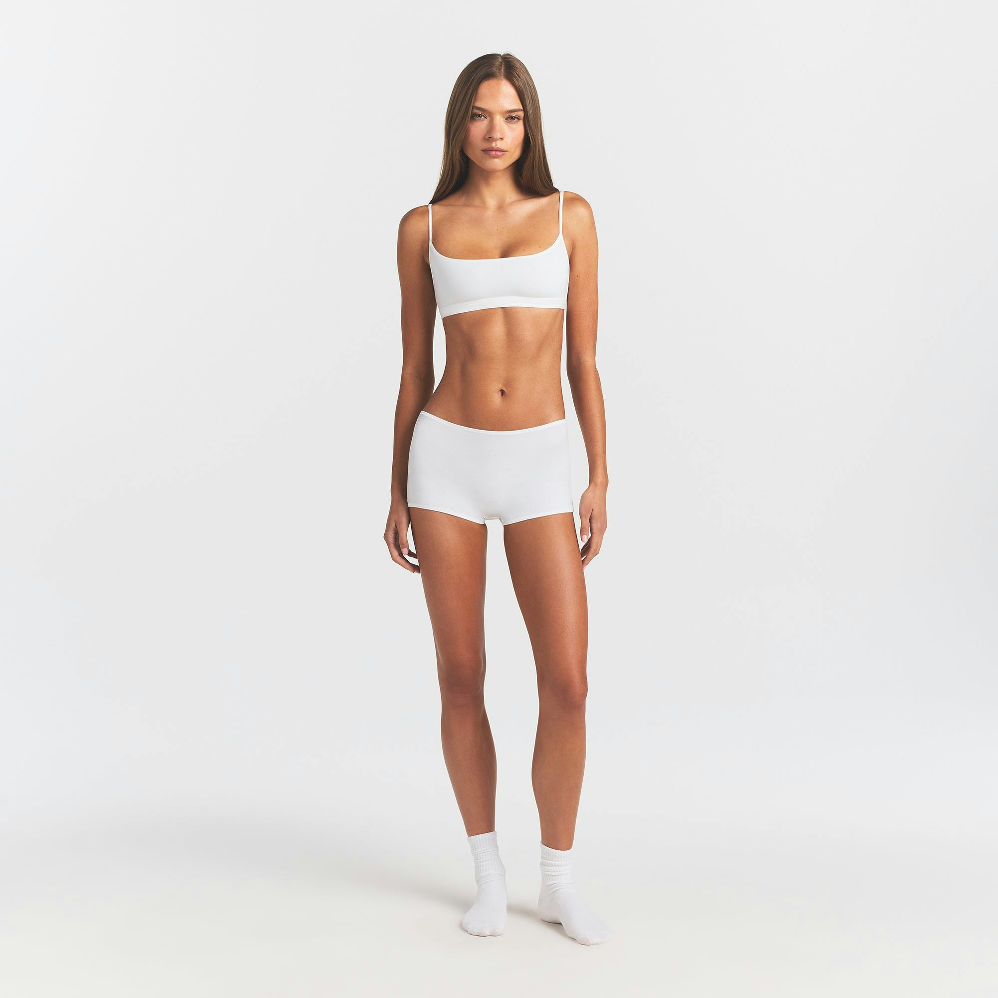 EVERYDAY COTTON SCOOP BRALETTE | SNOW ON A MODEL FRONT VIEW @ | FOCUS: 0.0, 1.0, 0.9