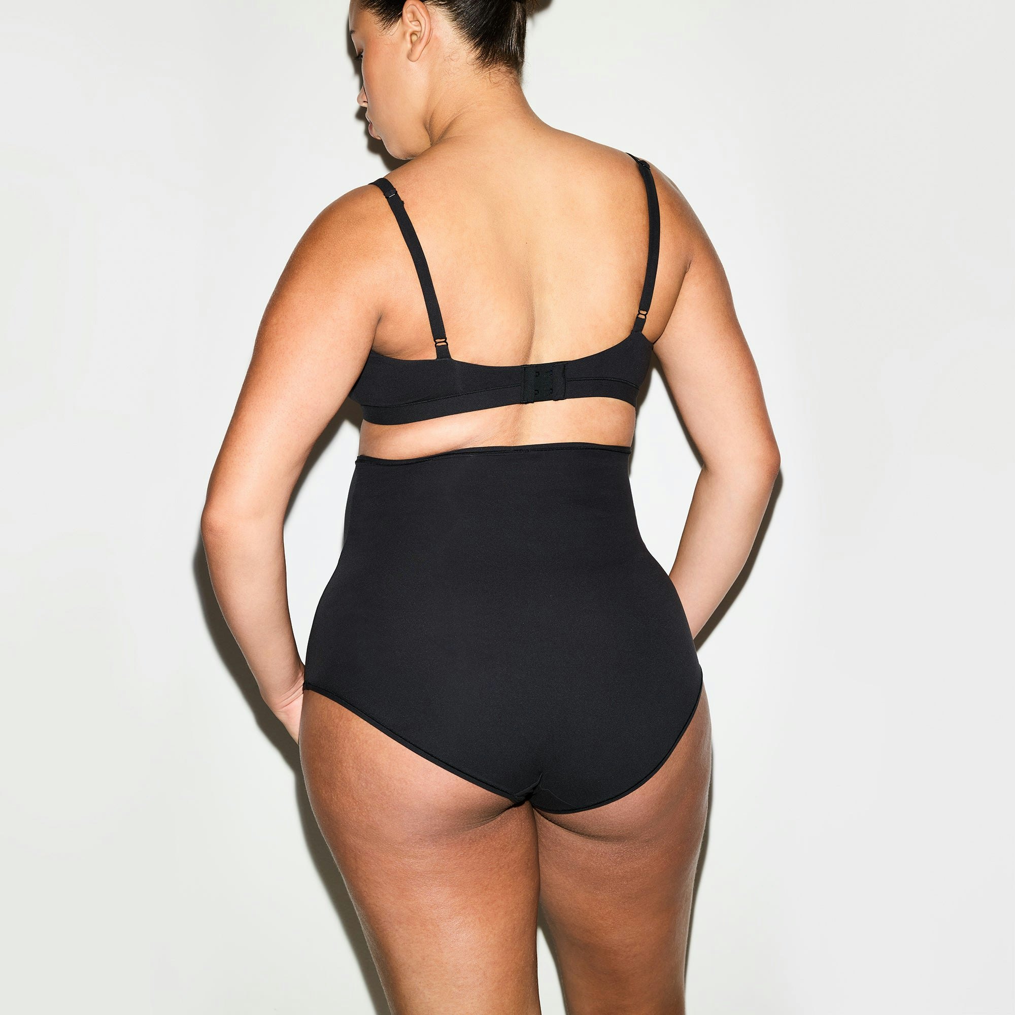 FITS EVERYBODY MATERNITY NURSING SCOOP BRALETTE 2-PACK | ONYX ON A MODEL BACK VIEW @ | FOCUS: 0.0, 1.0, 0.9