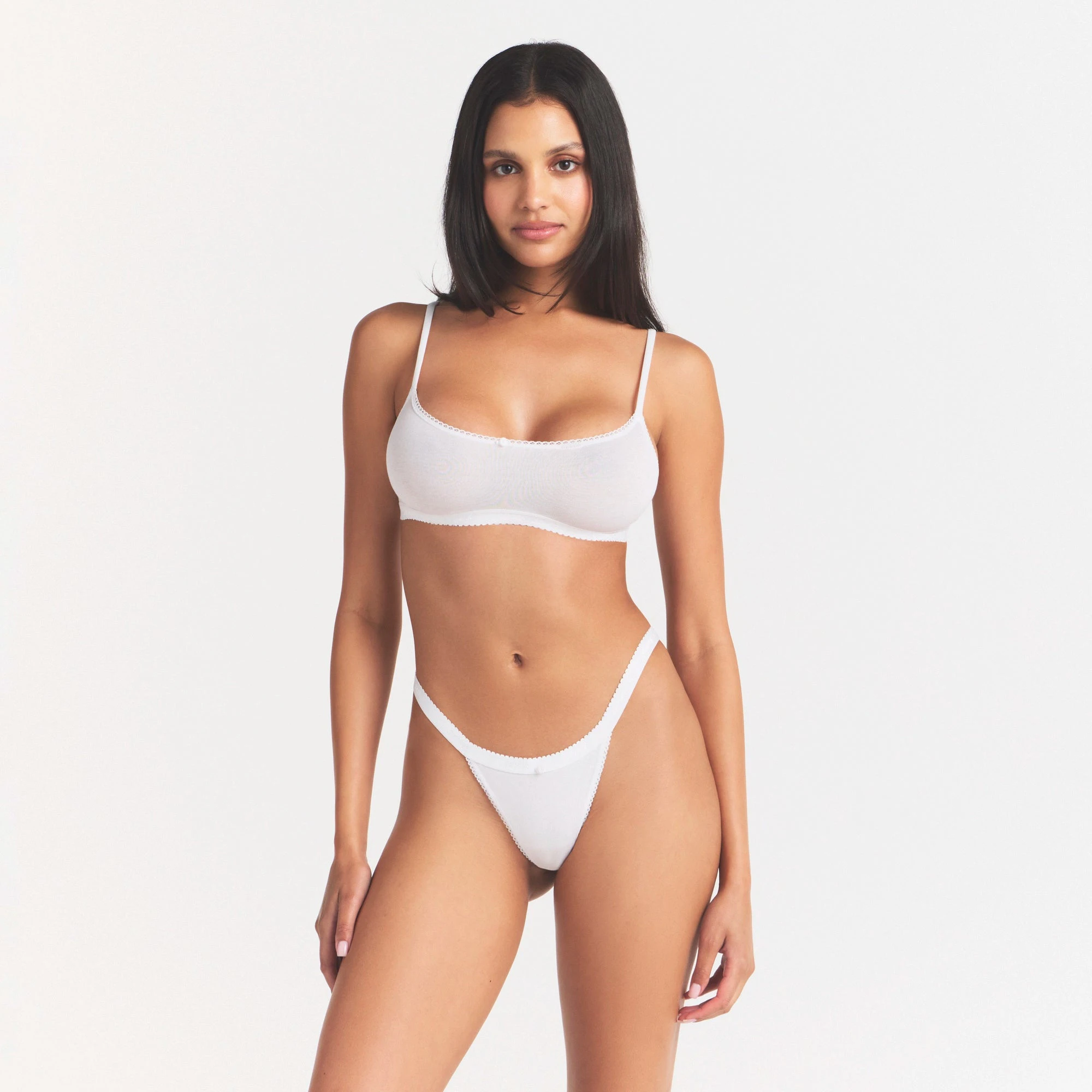 LIGHTWEIGHT COTTON LOGO PICOT SCOOP BRALETTE | SNOW ON A MODEL SIDE VIEW