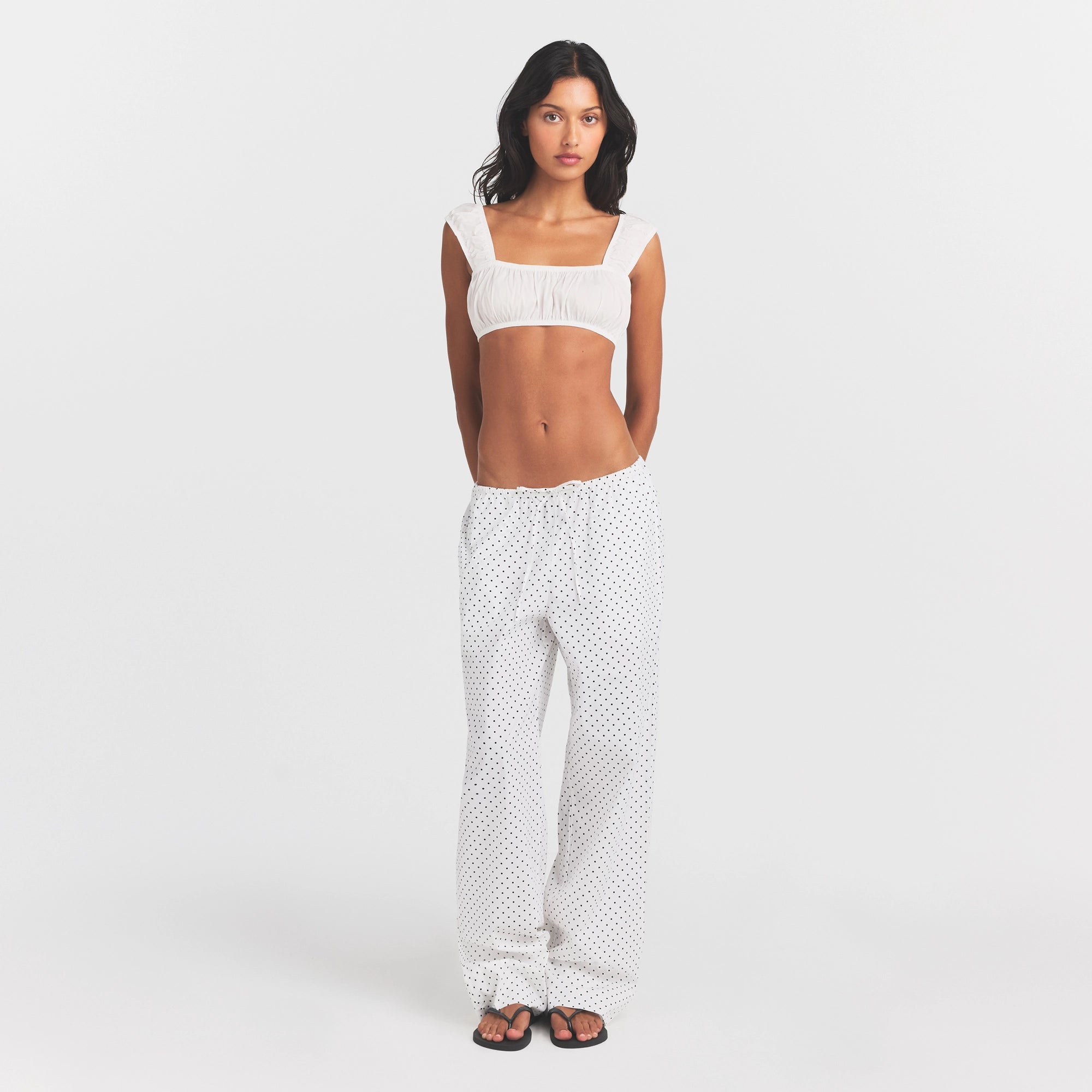 COTTON POPLIN BRALETTE | SNOW ON A MODEL FRONT VIEW @ | FOCUS: 0.0, 1.0, 0.9