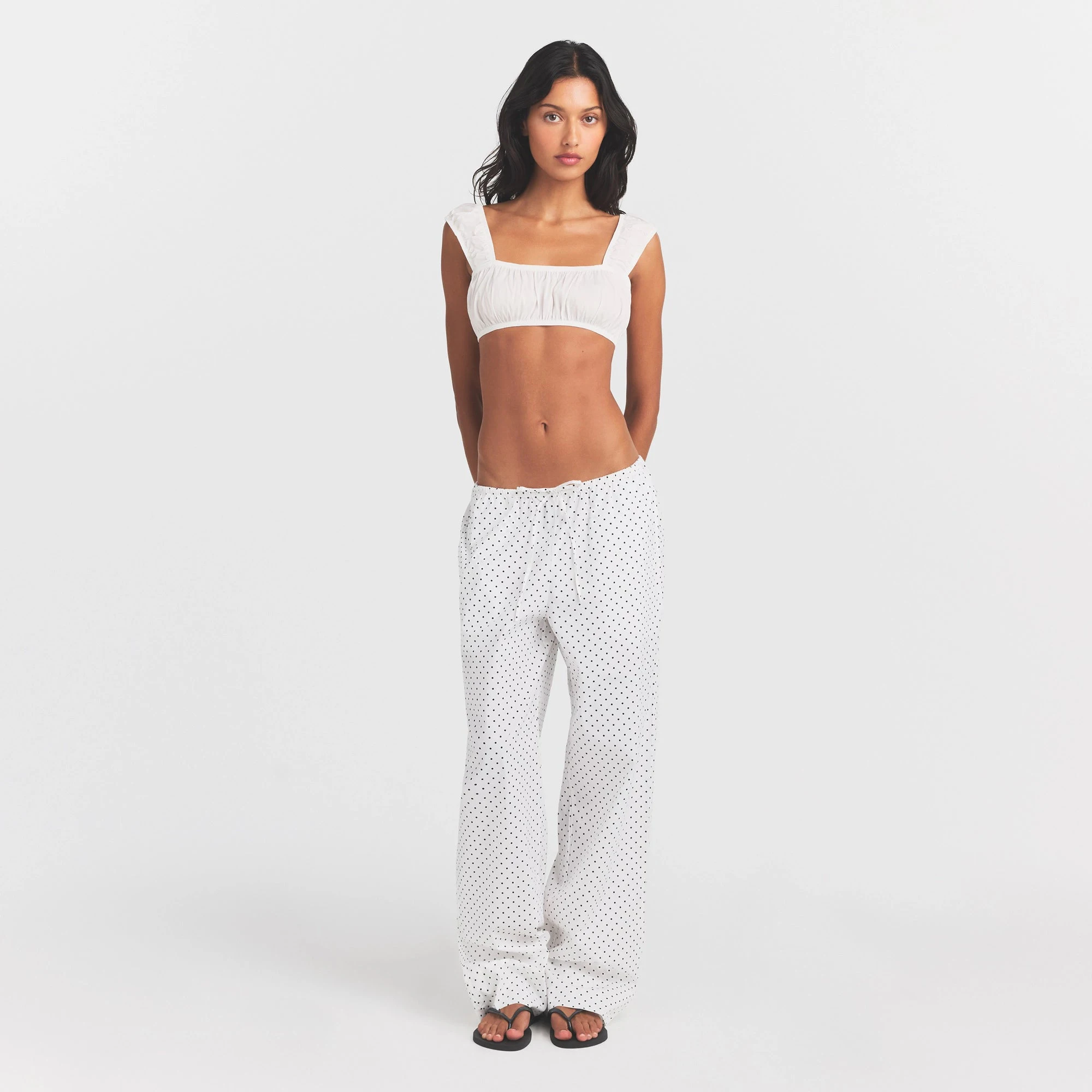 COTTON POPLIN BRALETTE | SNOW ON A MODEL FRONT VIEW @ | FOCUS: 0.0, 1.0, 0.9