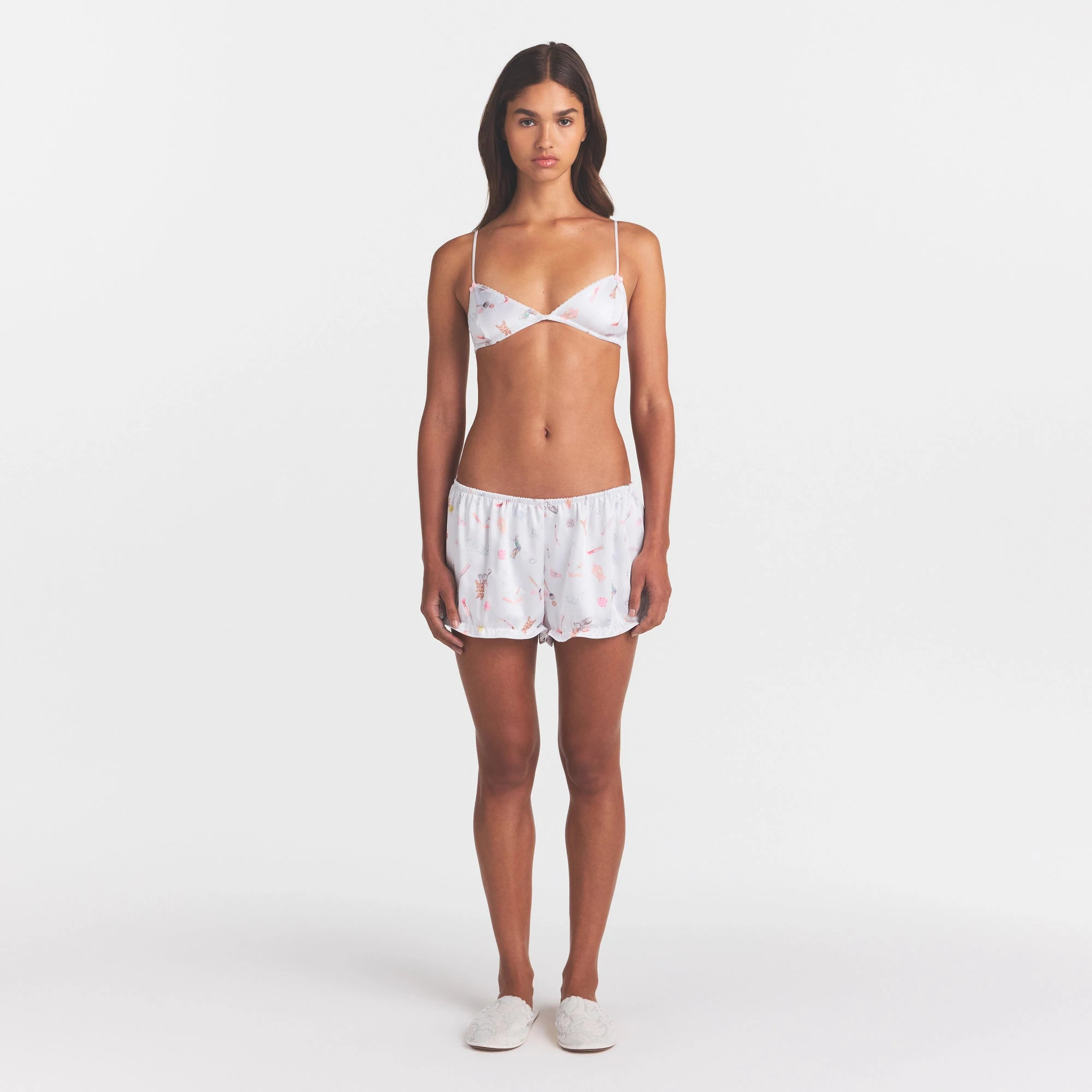 LIGHTWEIGHT SATIN TRIANGLE BRALETTE | SNOW ESSENTIALS BAG ON A MODEL FRONT VIEW @ | FOCUS: 0.0, 1.0, 0.9