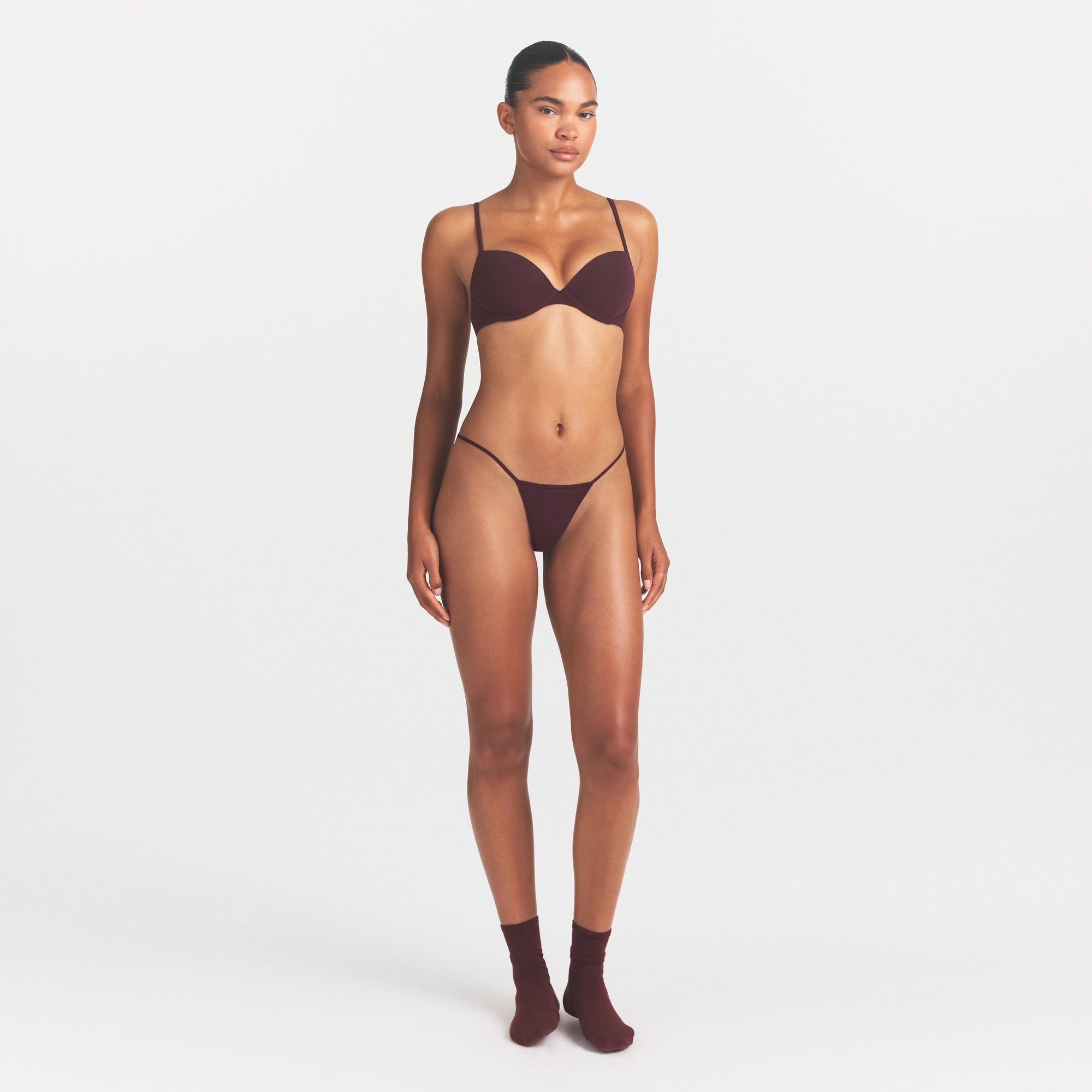 EVERYDAY COTTON T-SHIRT BRA | CURRANT & LAYS FLAT ON A WHITE BACKGROUND | FLT