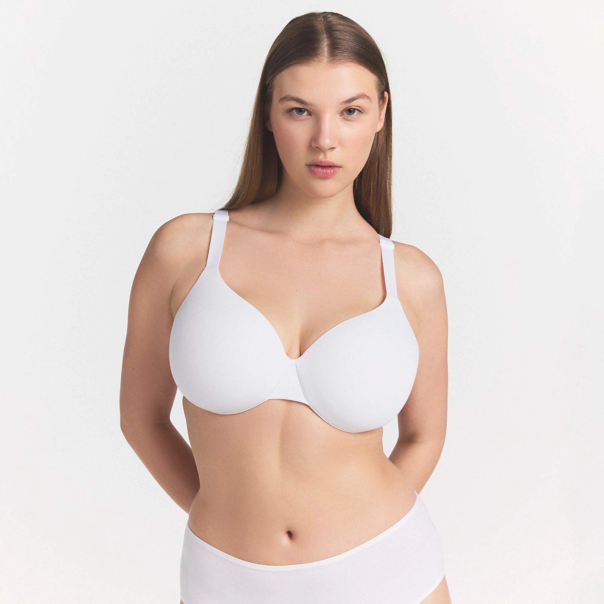 EVERYDAY COTTON FULL COVERAGE BRA | SNOW ON A MODEL SIDE VIEW @ | FOCUS: 0.0, 1.0, 0.9
