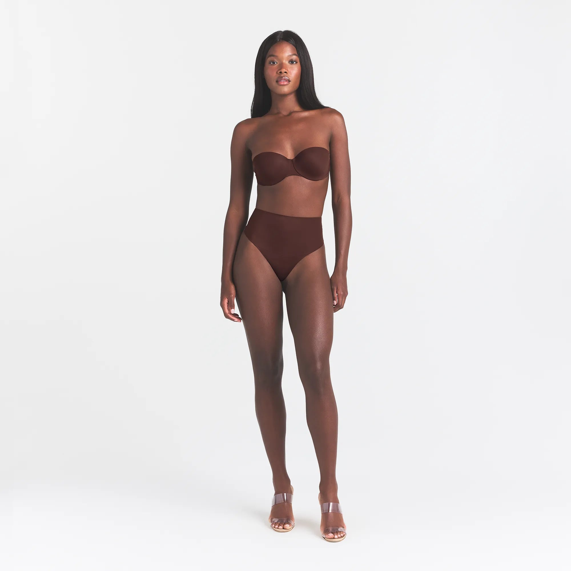 SMOOTHING INTIMATES STRAPLESS BRA | COCOA ON A MODEL FRONT VIEW @ | FOCUS: 0.0, 1.0, 0.9