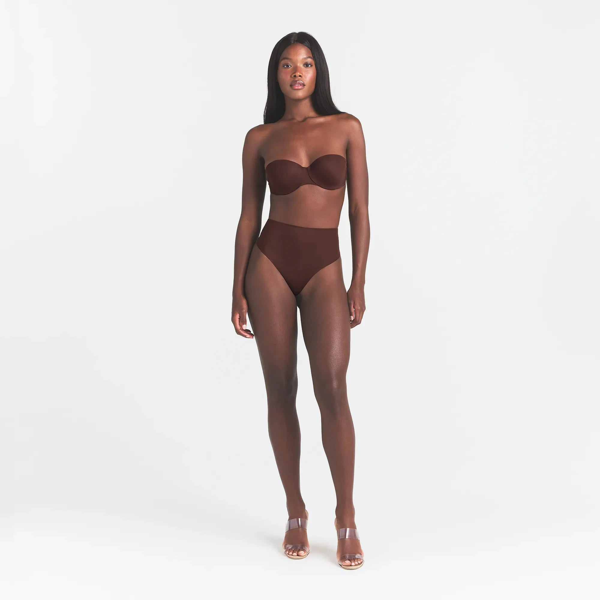 SMOOTHING INTIMATES STRAPLESS BRA | COCOA ON A MODEL FRONT VIEW @ | FOCUS: 0.0, 1.0, 0.9