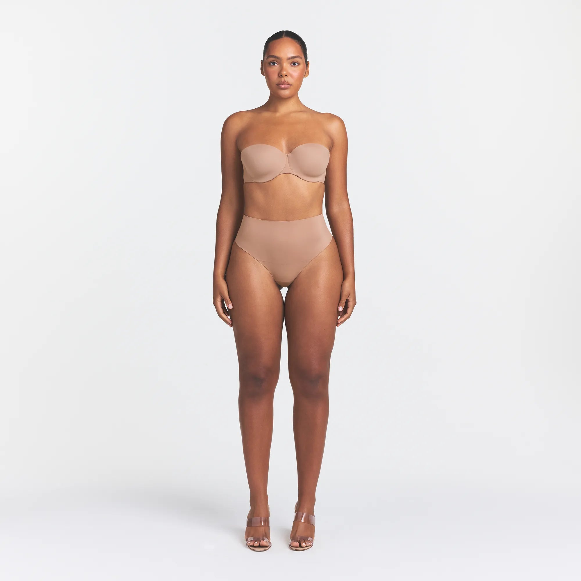 SMOOTHING INTIMATES STRAPLESS BRA | SIENNA ON A MODEL FRONT VIEW @ | FOCUS: 0.0, 1.0, 0.9