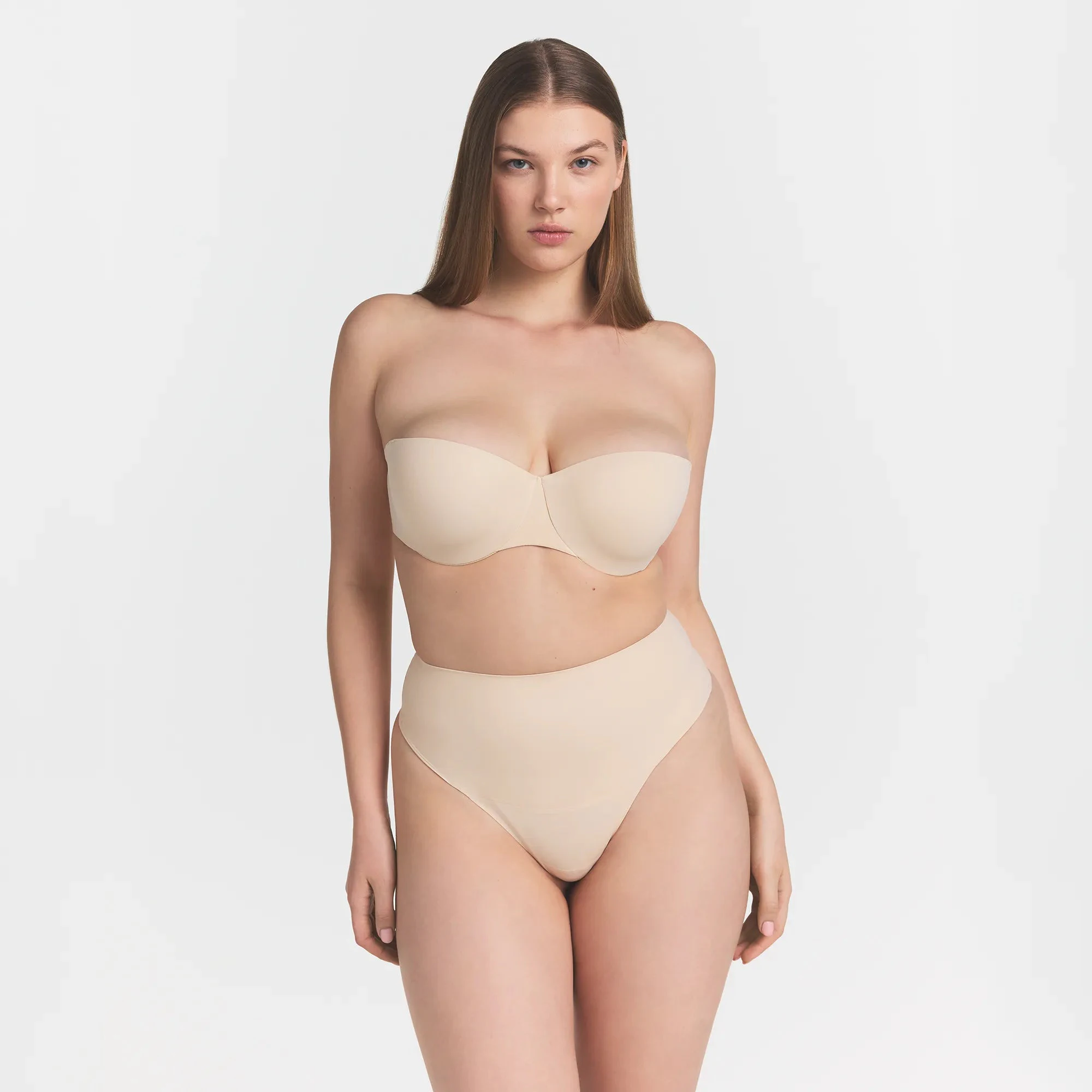 SMOOTHING INTIMATES STRAPLESS BRA | SAND ON A MODEL FRONT VIEW @ | FOCUS: 0.0, 1.0, 0.9